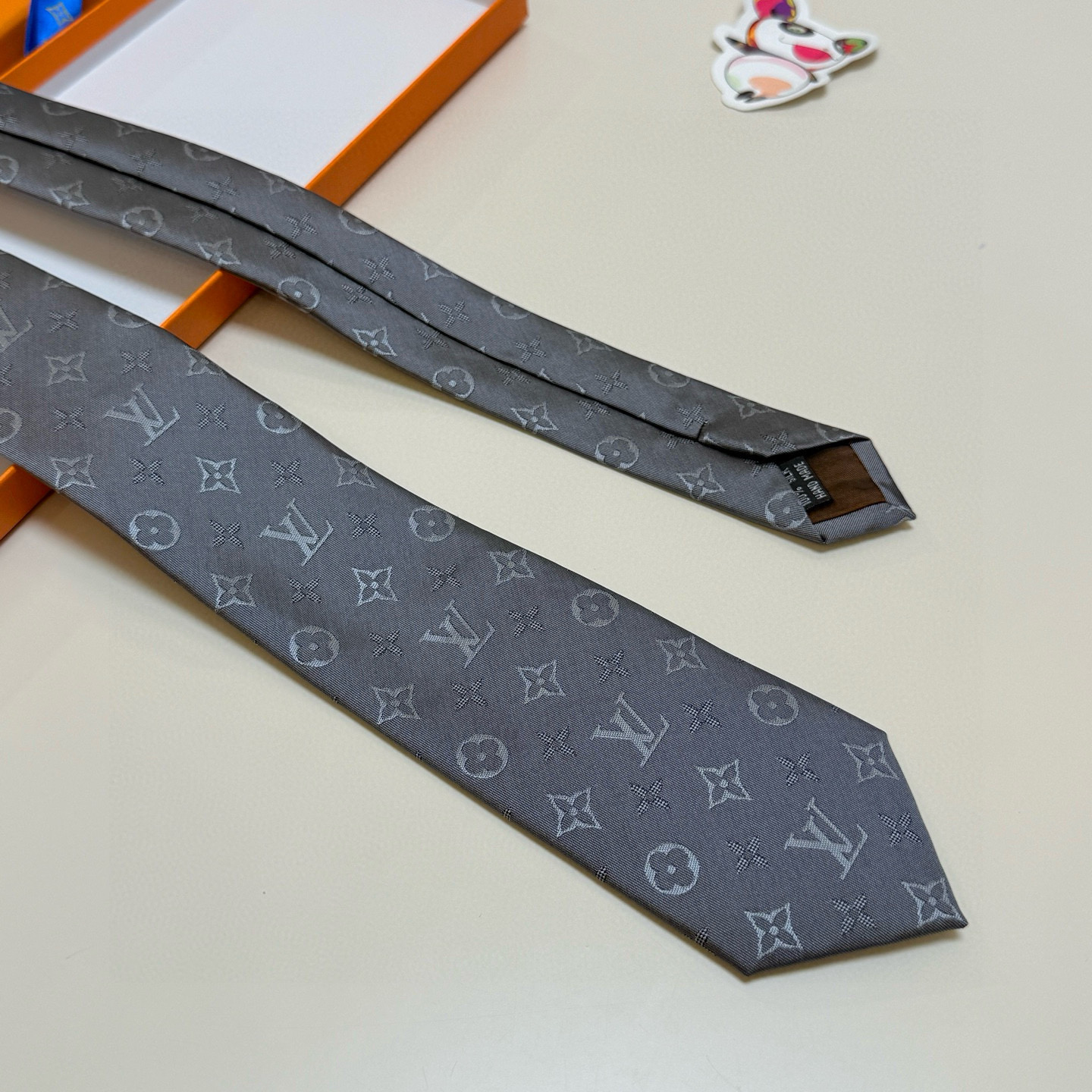 特价💰LV男士领带系列👔👔，稀有😻😻展现精湛手工与时尚优雅的理想选择，此款真丝织就的Diamonds V