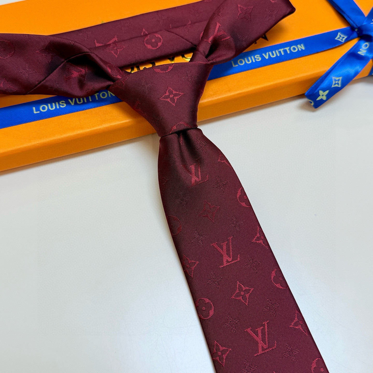 特价💰LV男士领带系列👔👔，稀有😻😻展现精湛手工与时尚优雅的理想选择，此款真丝织就的Diamonds V