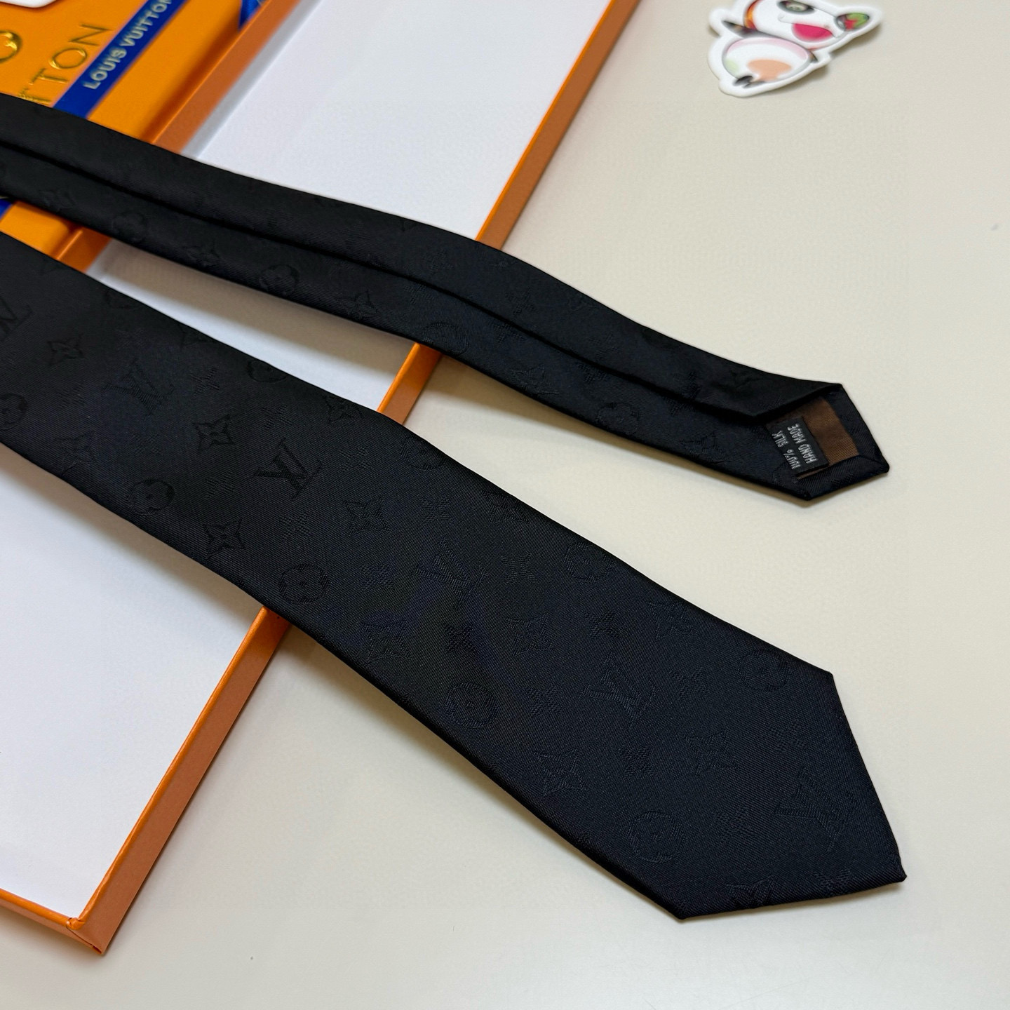 特价💰LV男士领带系列👔👔，稀有😻😻展现精湛手工与时尚优雅的理想选择，此款真丝织就的Diamonds V