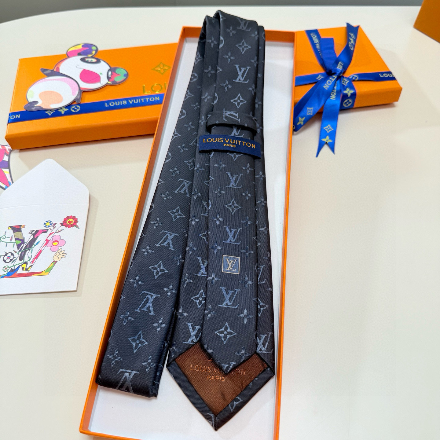 特价💰LV男士领带系列👔👔，稀有😻😻展现精湛手工与时尚优雅的理想选择，此款真丝织就的Diamonds V