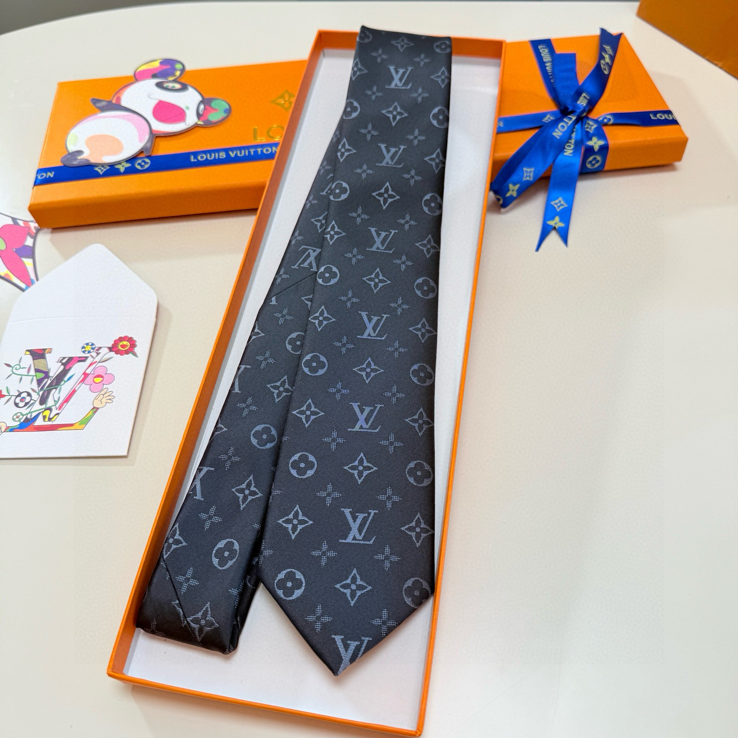 特价💰LV男士领带系列👔👔，稀有😻😻展现精湛手工与时尚优雅的理想选择，此款真丝织就的Diamonds V