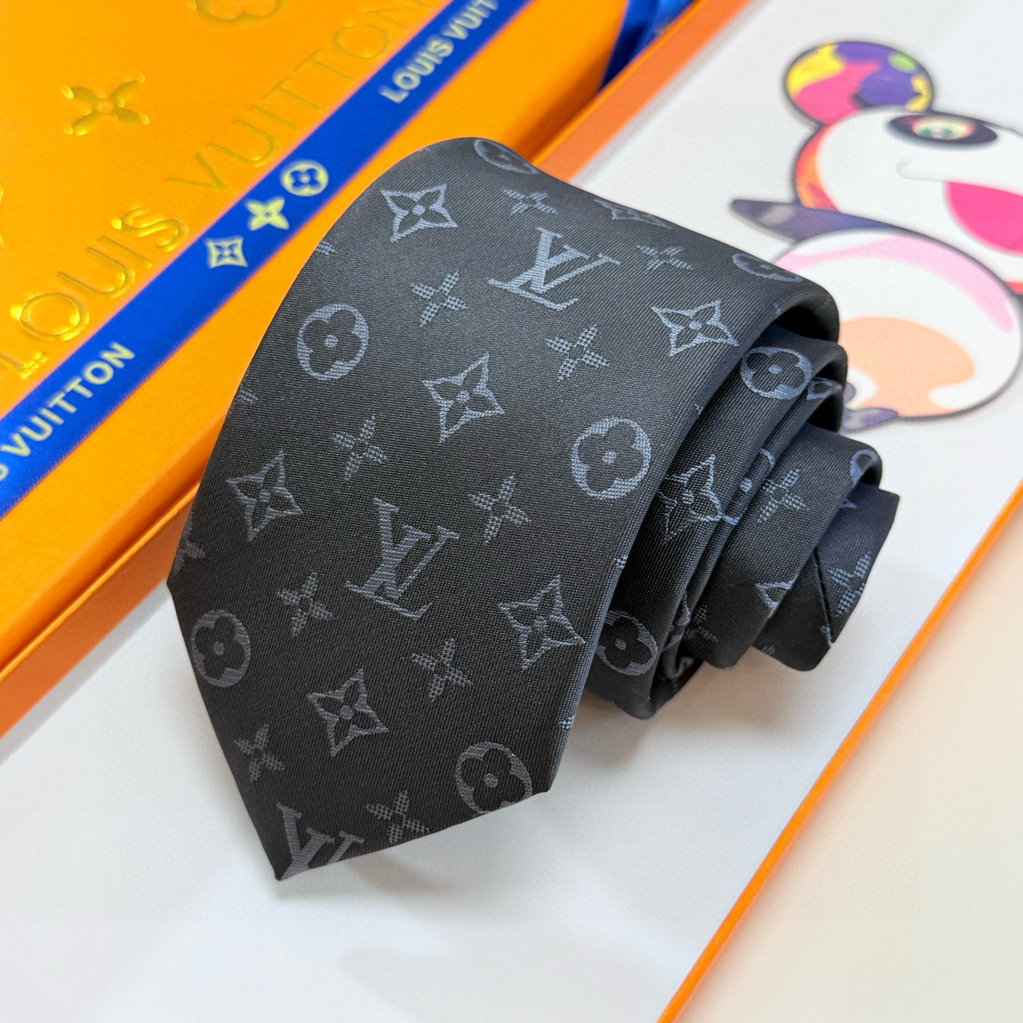 特价💰LV男士领带系列👔👔，稀有😻😻展现精湛手工与时尚优雅的理想选择，此款真丝织就的Diamonds V