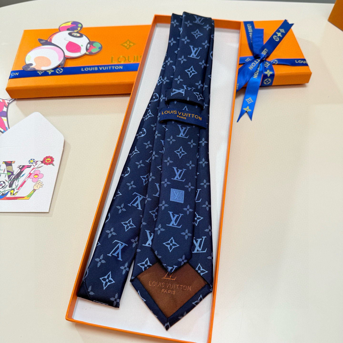 特价💰LV男士领带系列👔👔，稀有😻😻展现精湛手工与时尚优雅的理想选择，此款真丝织就的Diamonds V