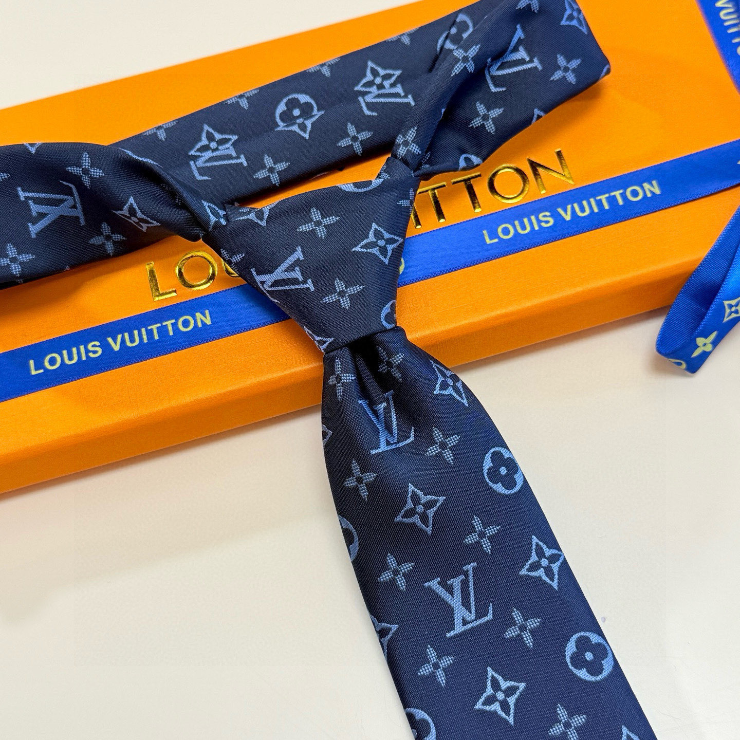 特价💰LV男士领带系列👔👔，稀有😻😻展现精湛手工与时尚优雅的理想选择，此款真丝织就的Diamonds V