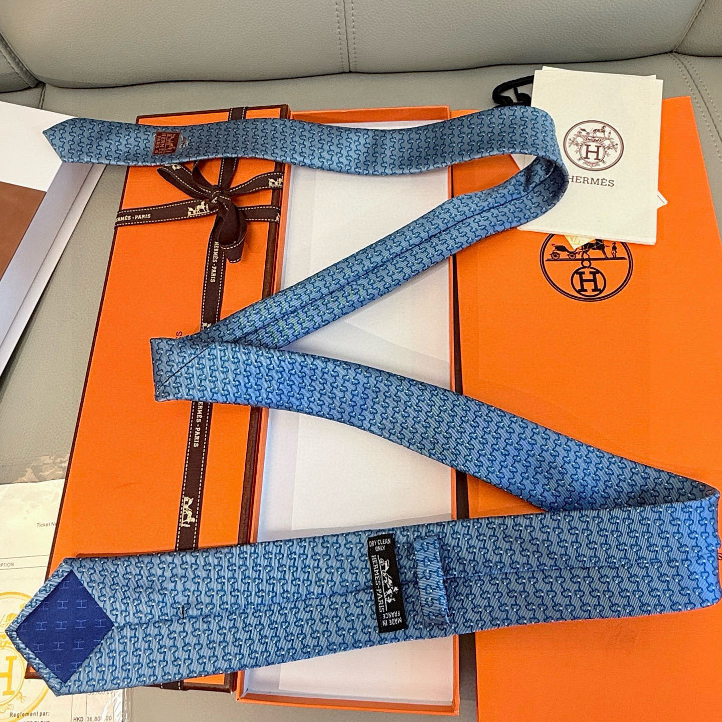 特价💰专柜同步新款 爱马仕男士领带！爱马仕领带是每位男士衣橱中不可或缺的单品，也是一段故事的起源。仅有一
