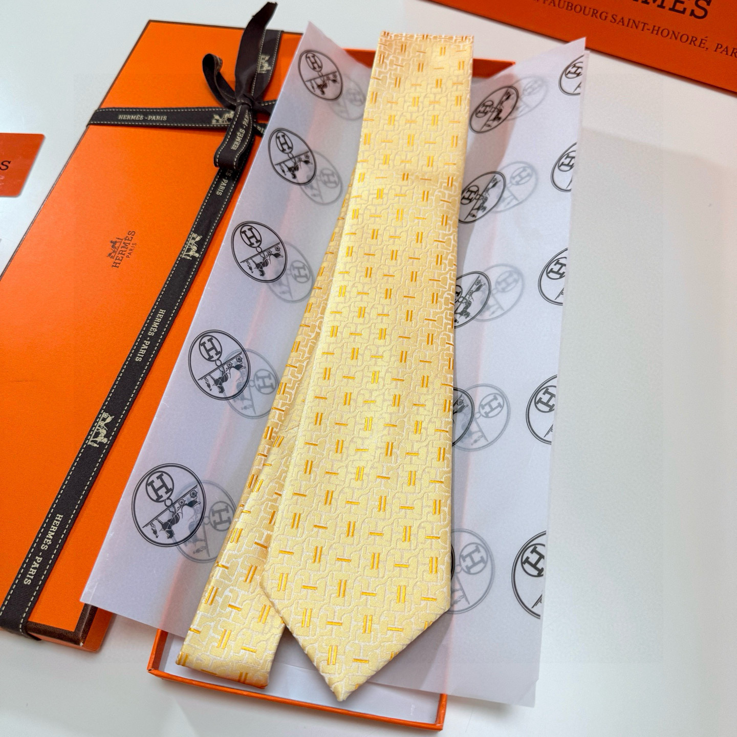 特价💰新款领带出货啦‼️‼️爱马仕男士新款领带系列👔👔，让男士可以充分展示自己个性。100%顶级斜纹真丝