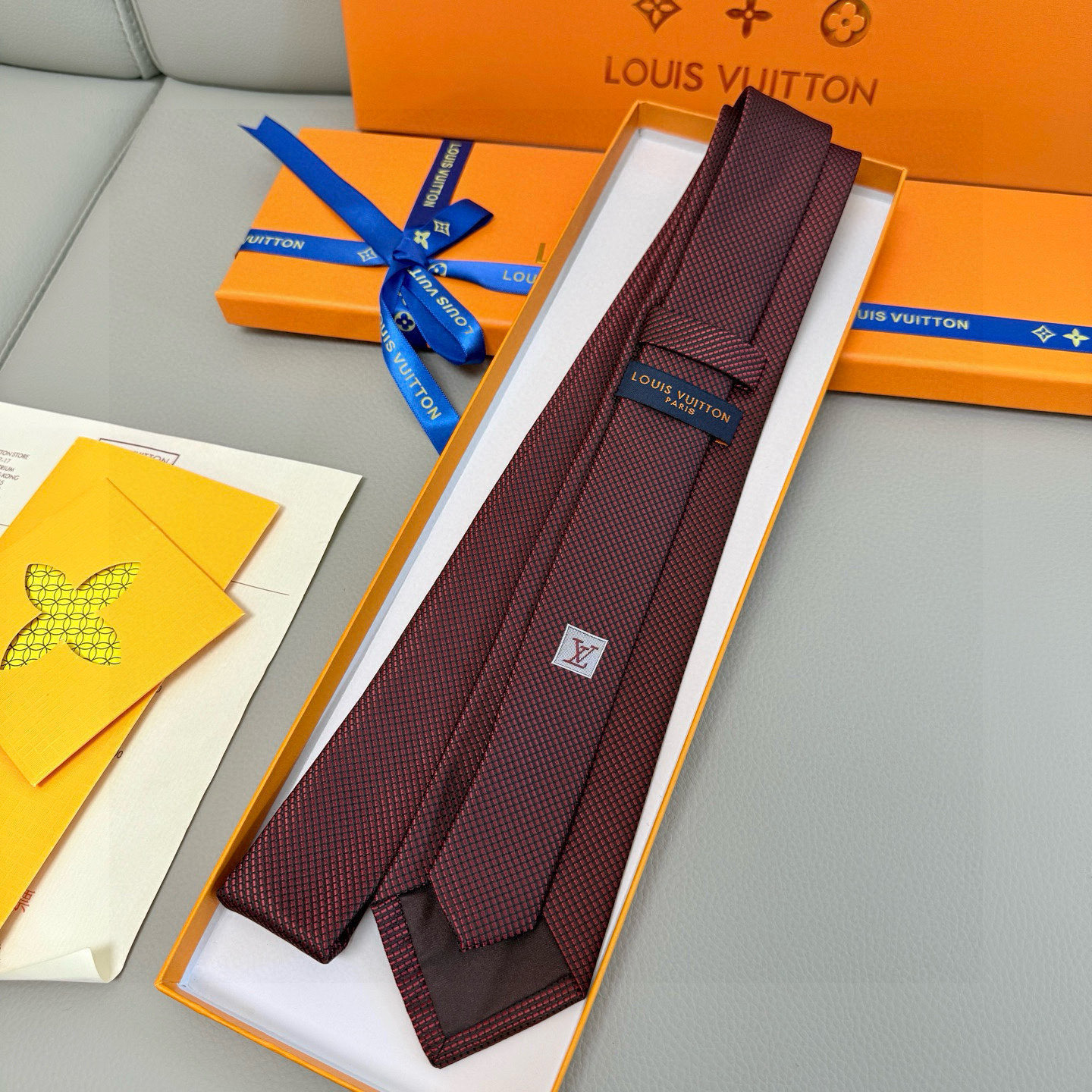 特价💰L编织格纹领带👔👔，稀有😻😻展现精湛手工与时尚优雅的理想选择，此款真丝织就的Diamonds V领