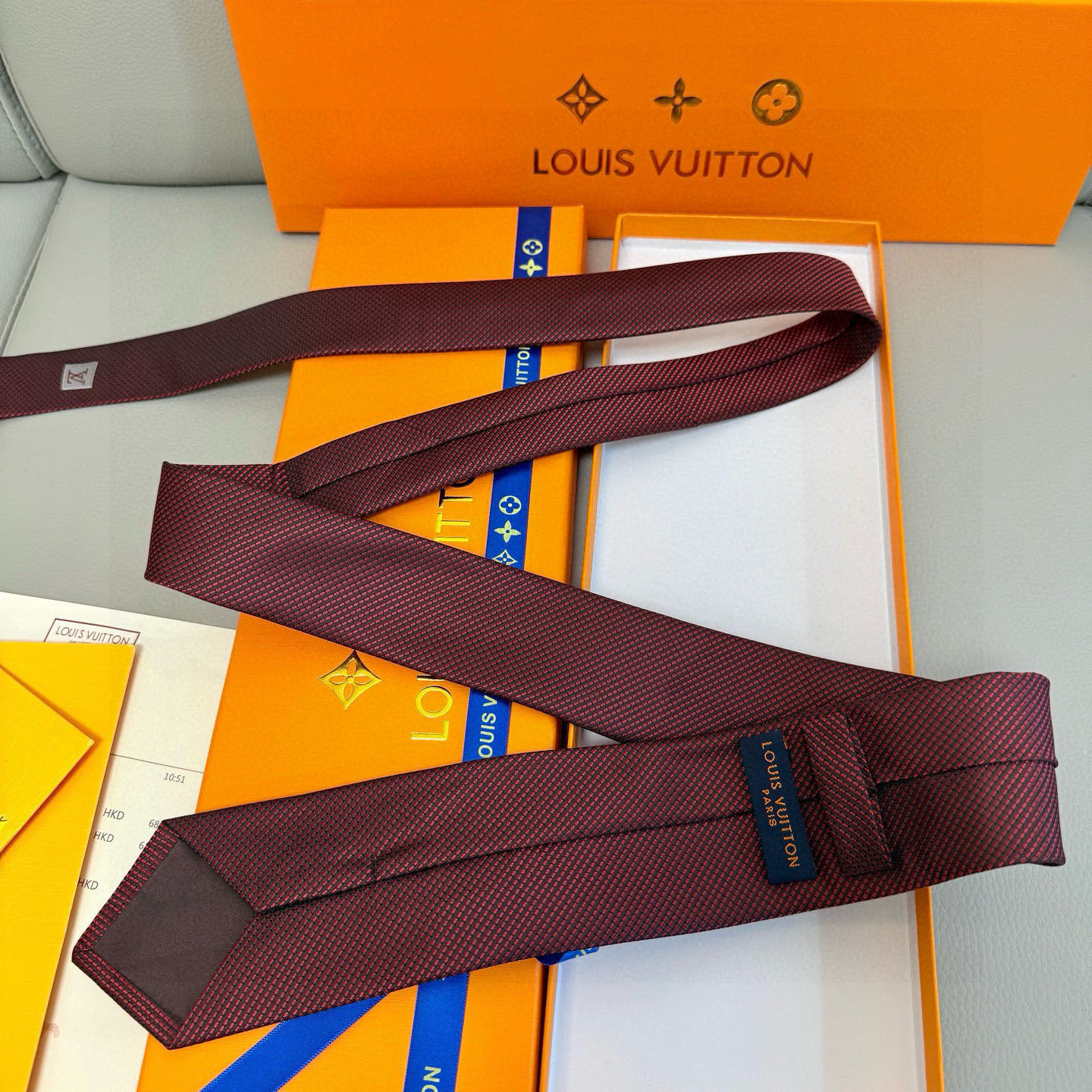 特价💰L编织格纹领带👔👔，稀有😻😻展现精湛手工与时尚优雅的理想选择，此款真丝织就的Diamonds V领