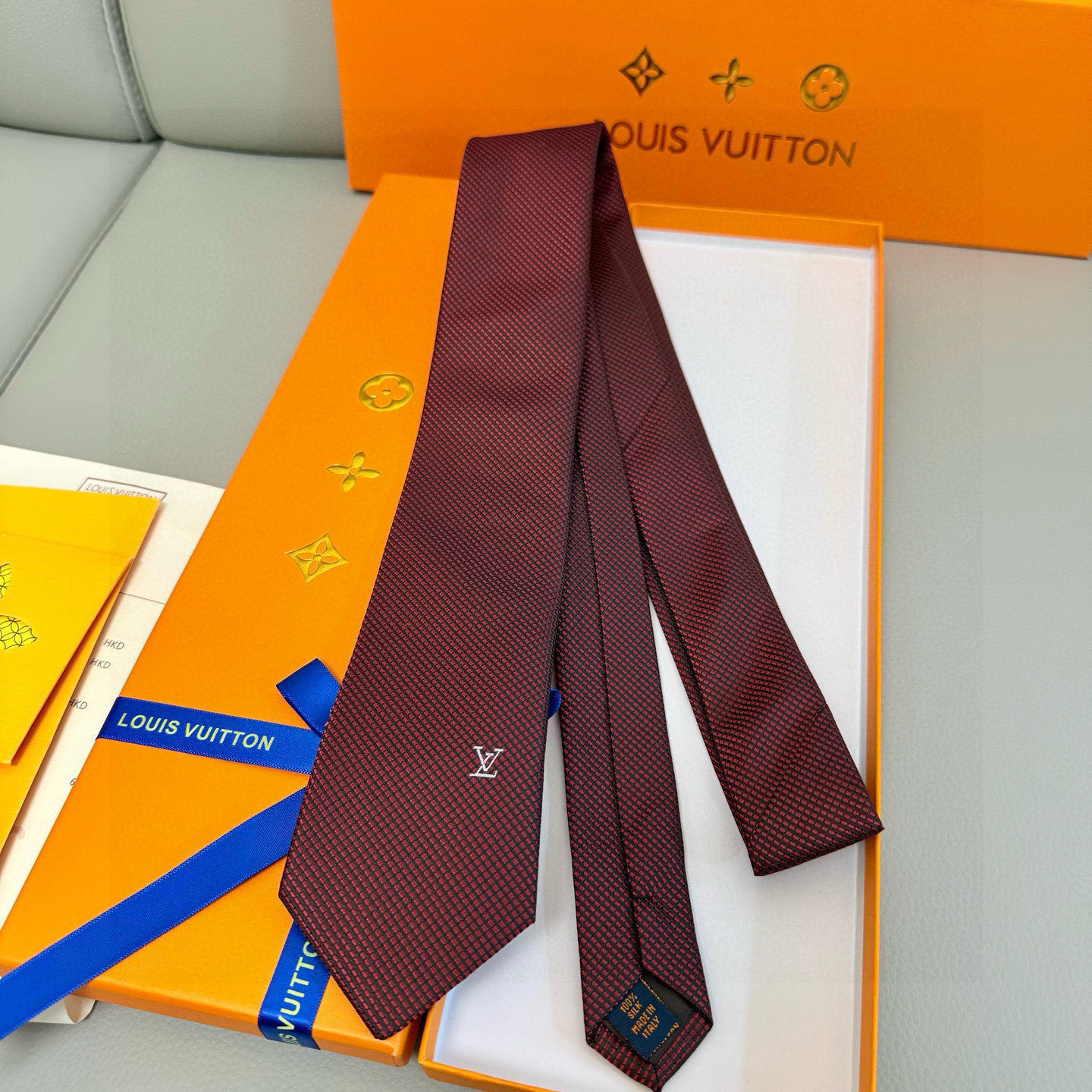 特价💰L编织格纹领带👔👔，稀有😻😻展现精湛手工与时尚优雅的理想选择，此款真丝织就的Diamonds V领