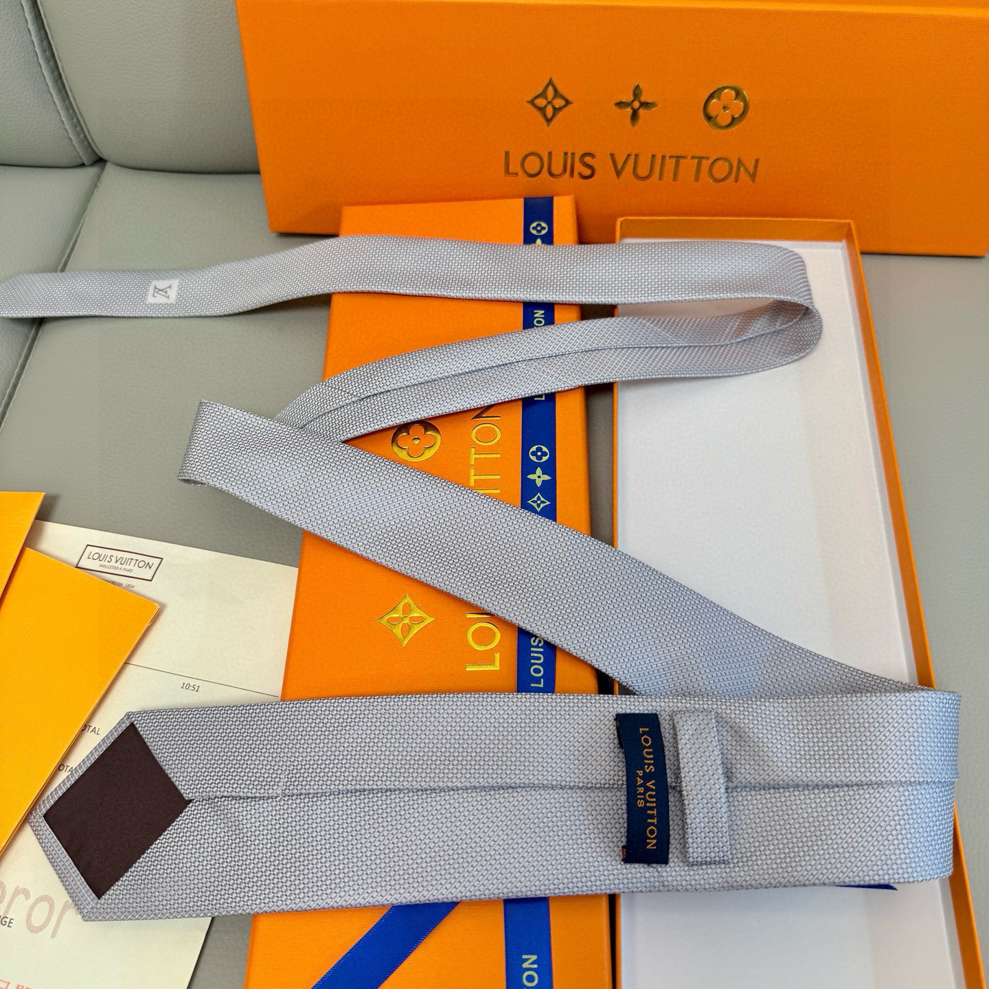 特价💰L编织格纹领带👔👔，稀有😻😻展现精湛手工与时尚优雅的理想选择，此款真丝织就的Diamonds V领