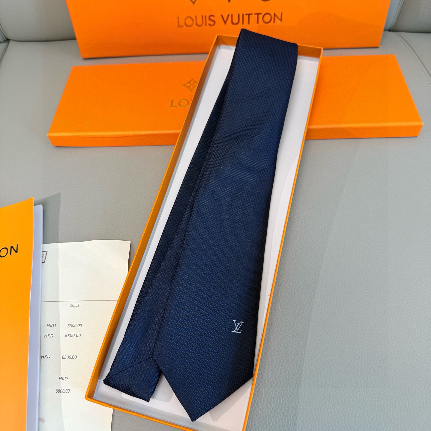 特价💰L编织格纹领带👔👔，稀有😻😻展现精湛手工与时尚优雅的理想选择，此款真丝织就的Diamonds V领