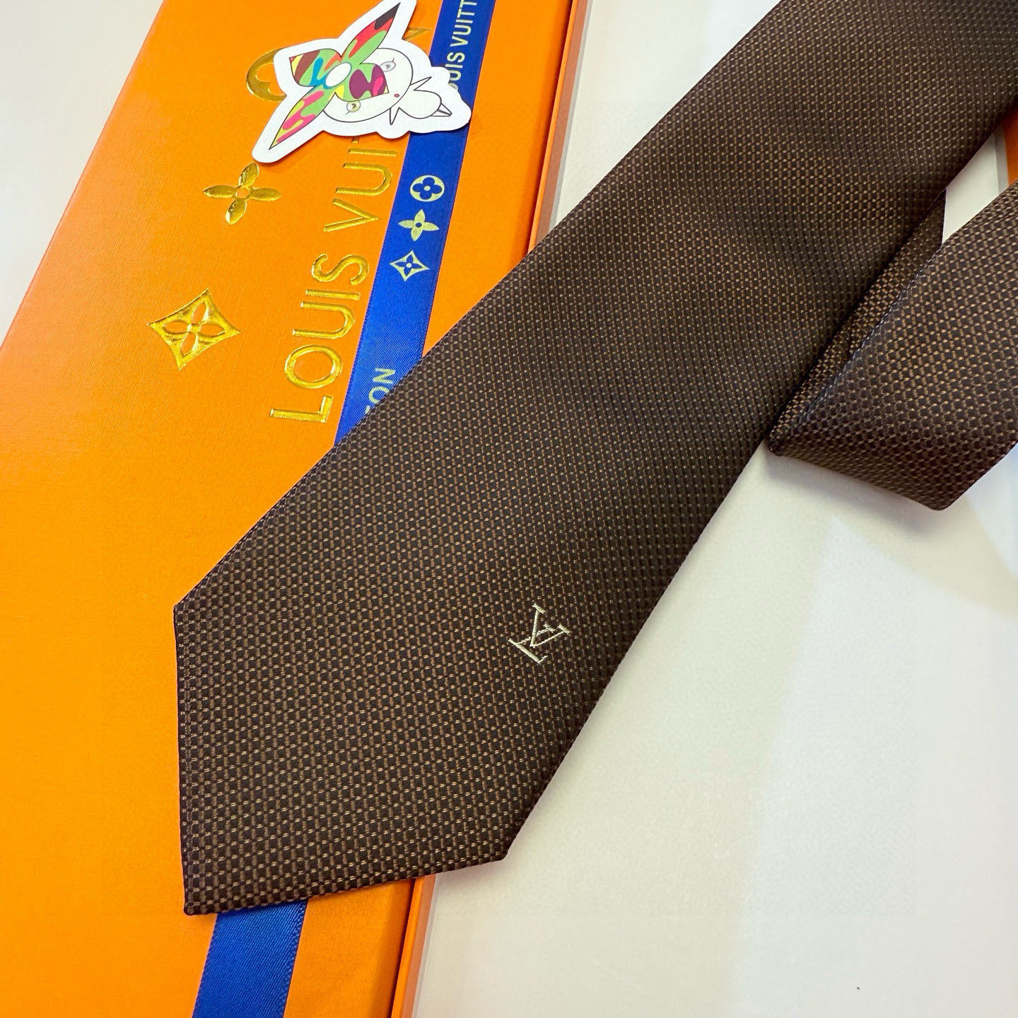特价💰L编织格纹领带👔👔，稀有😻😻展现精湛手工与时尚优雅的理想选择，此款真丝织就的Diamonds V领