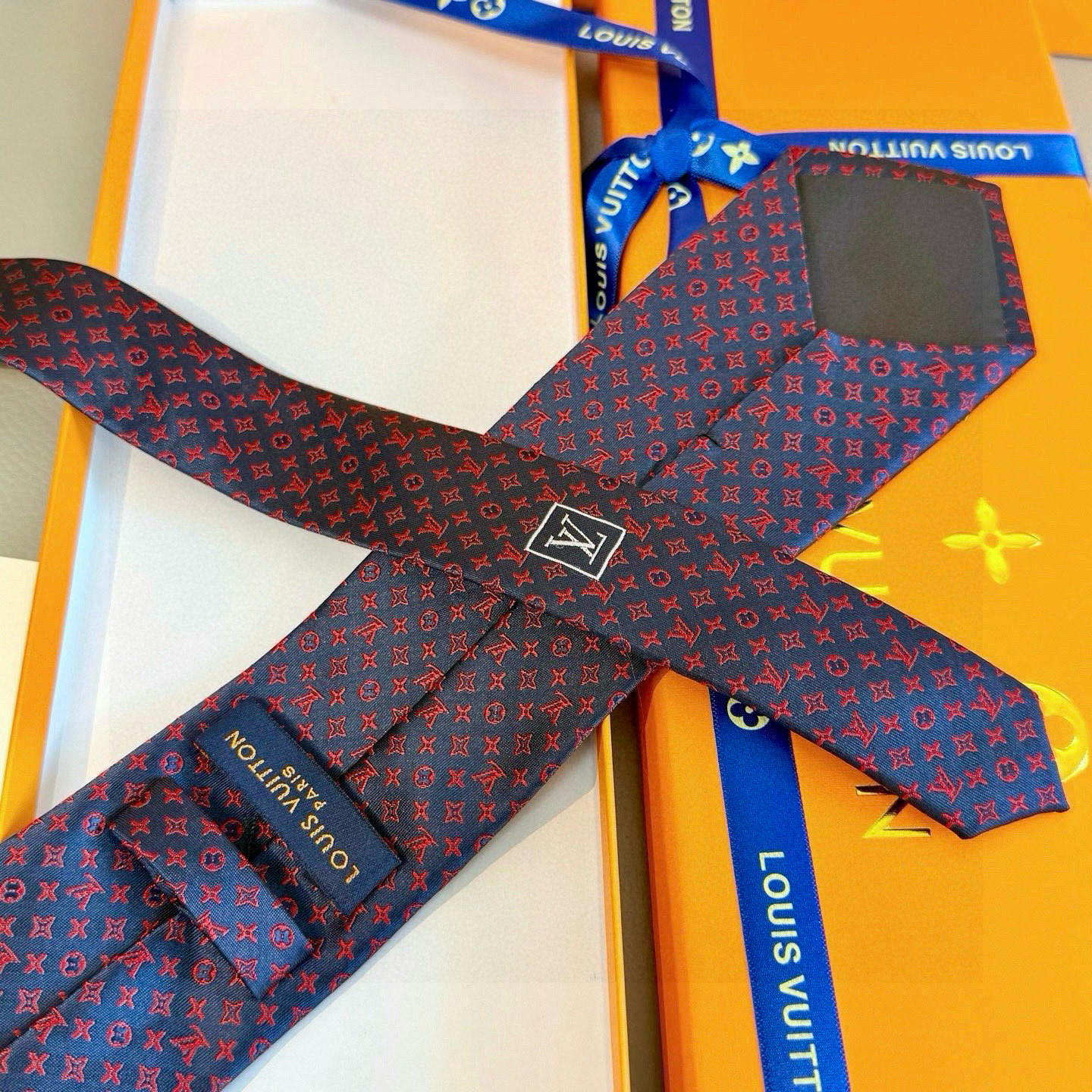 特价特价P男士领带系列【L标识花纹领带】👔👔，稀有😻😻Monogram Classic领带将经典路易威登
