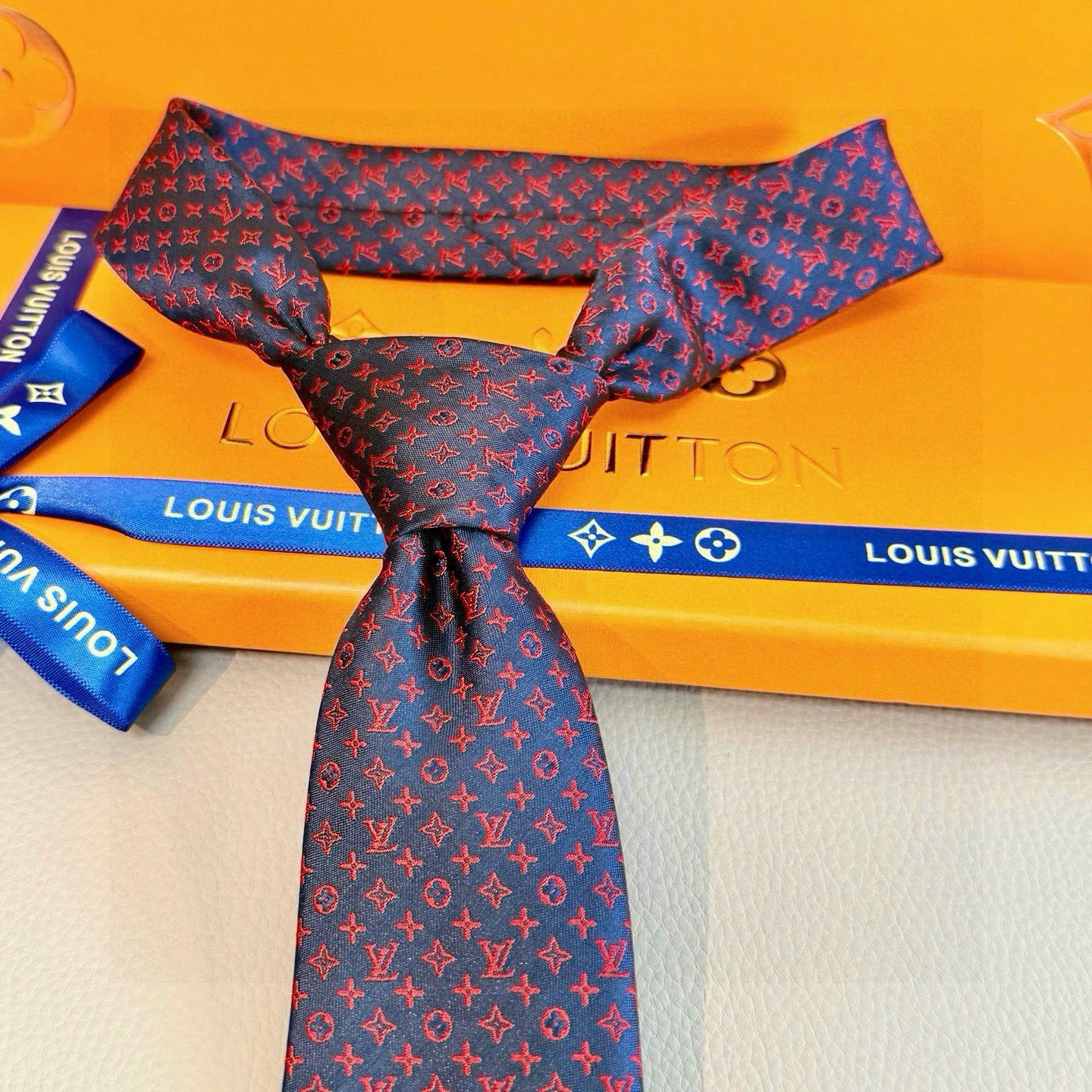 特价特价P男士领带系列【L标识花纹领带】👔👔，稀有😻😻Monogram Classic领带将经典路易威登