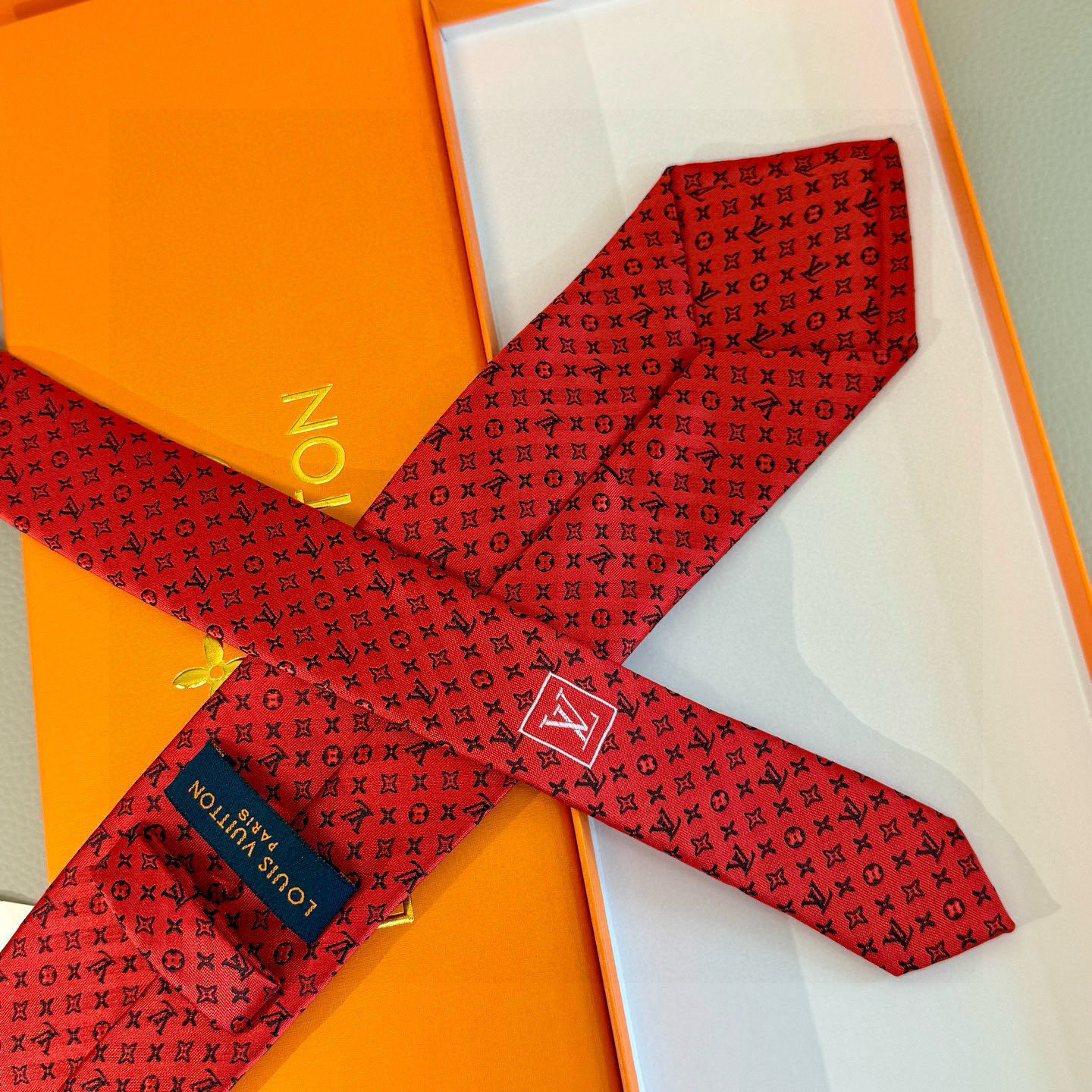 特价特价P男士领带系列【L标识花纹领带】👔👔，稀有😻😻Monogram Classic领带将经典路易威登