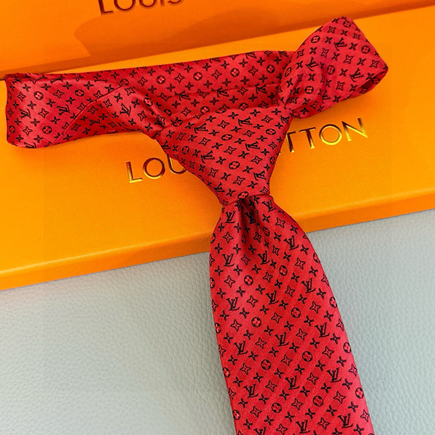 特价特价P男士领带系列【L标识花纹领带】👔👔，稀有😻😻Monogram Classic领带将经典路易威登