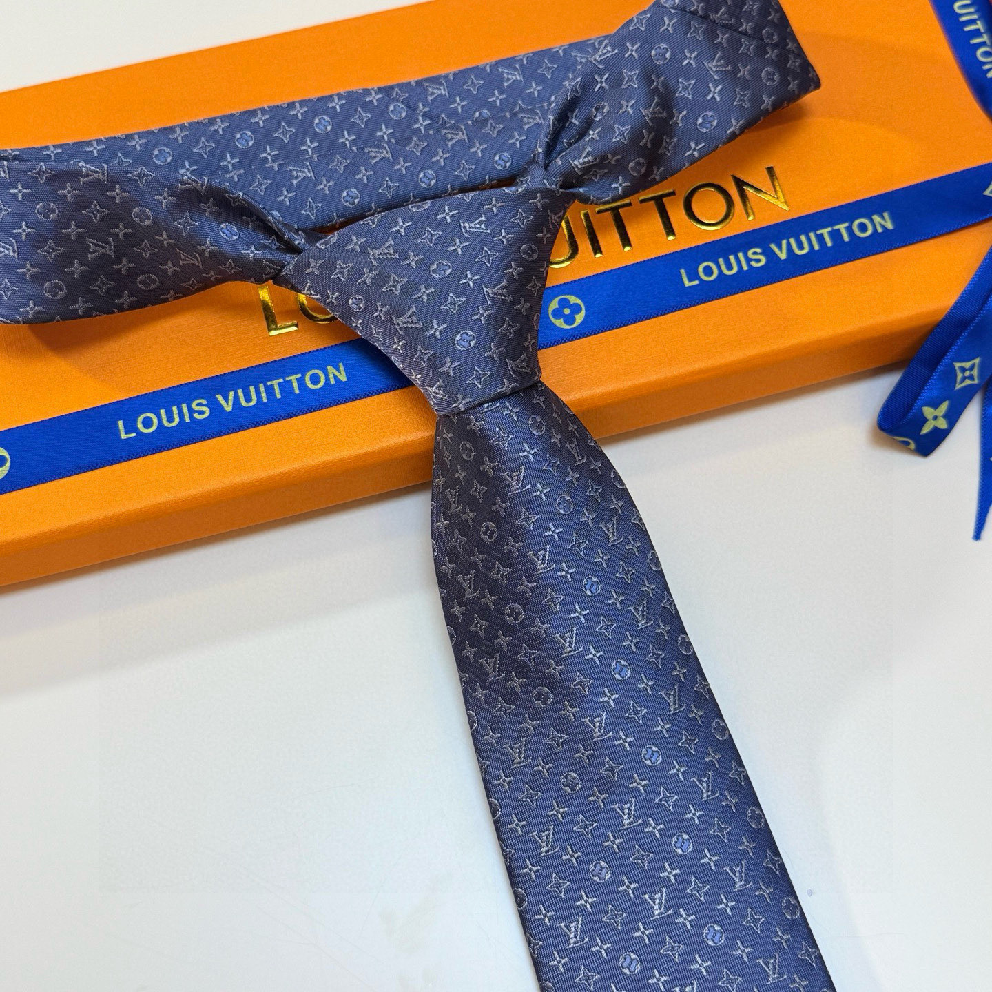 特价特价P男士领带系列【L标识花纹领带】👔👔，稀有😻😻Monogram Classic领带将经典路易威登