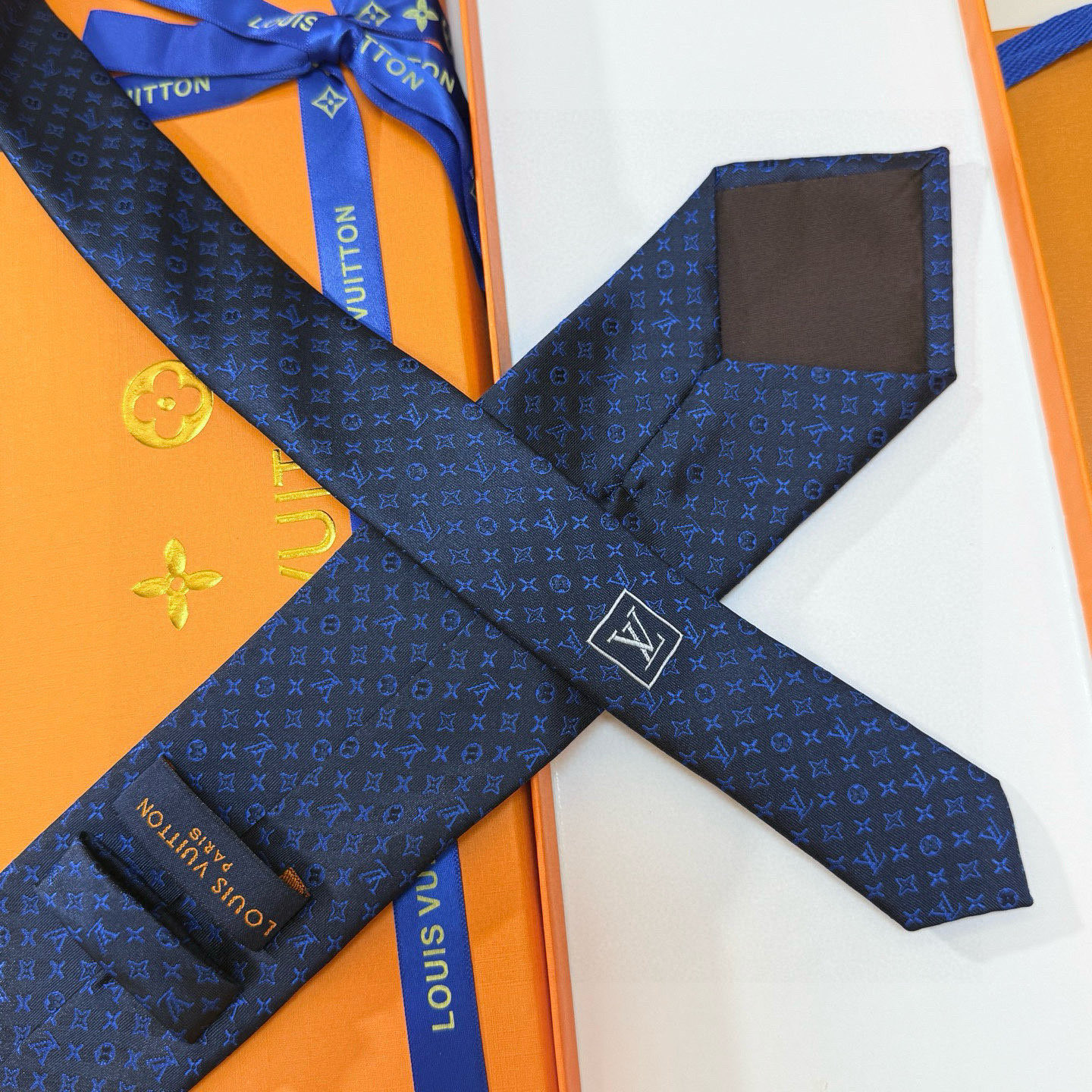 特价特价P男士领带系列【L标识花纹领带】👔👔，稀有😻😻Monogram Classic领带将经典路易威登