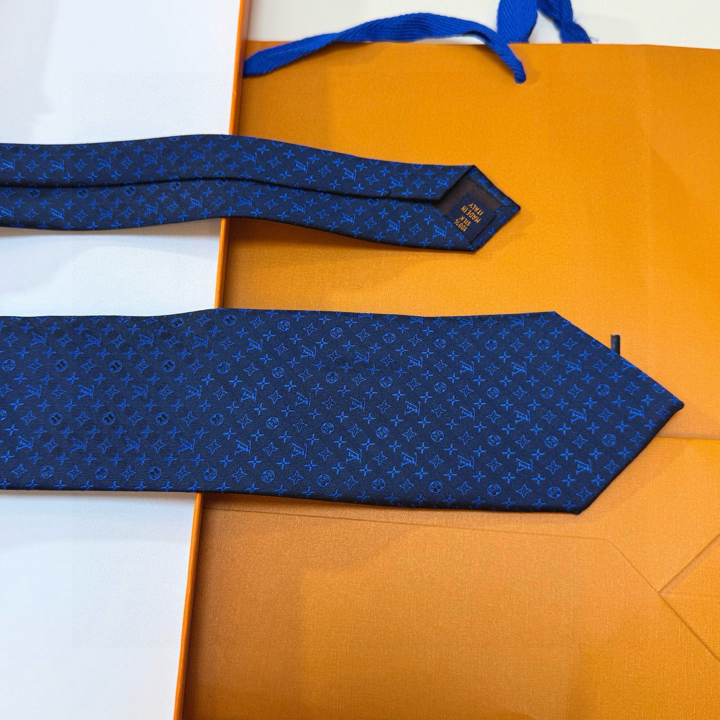 特价特价P男士领带系列【L标识花纹领带】👔👔，稀有😻😻Monogram Classic领带将经典路易威登
