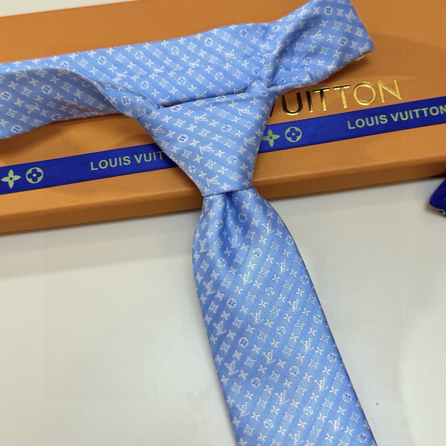 特价特价P男士领带系列【L标识花纹领带】👔👔，稀有😻😻Monogram Classic领带将经典路易威登
