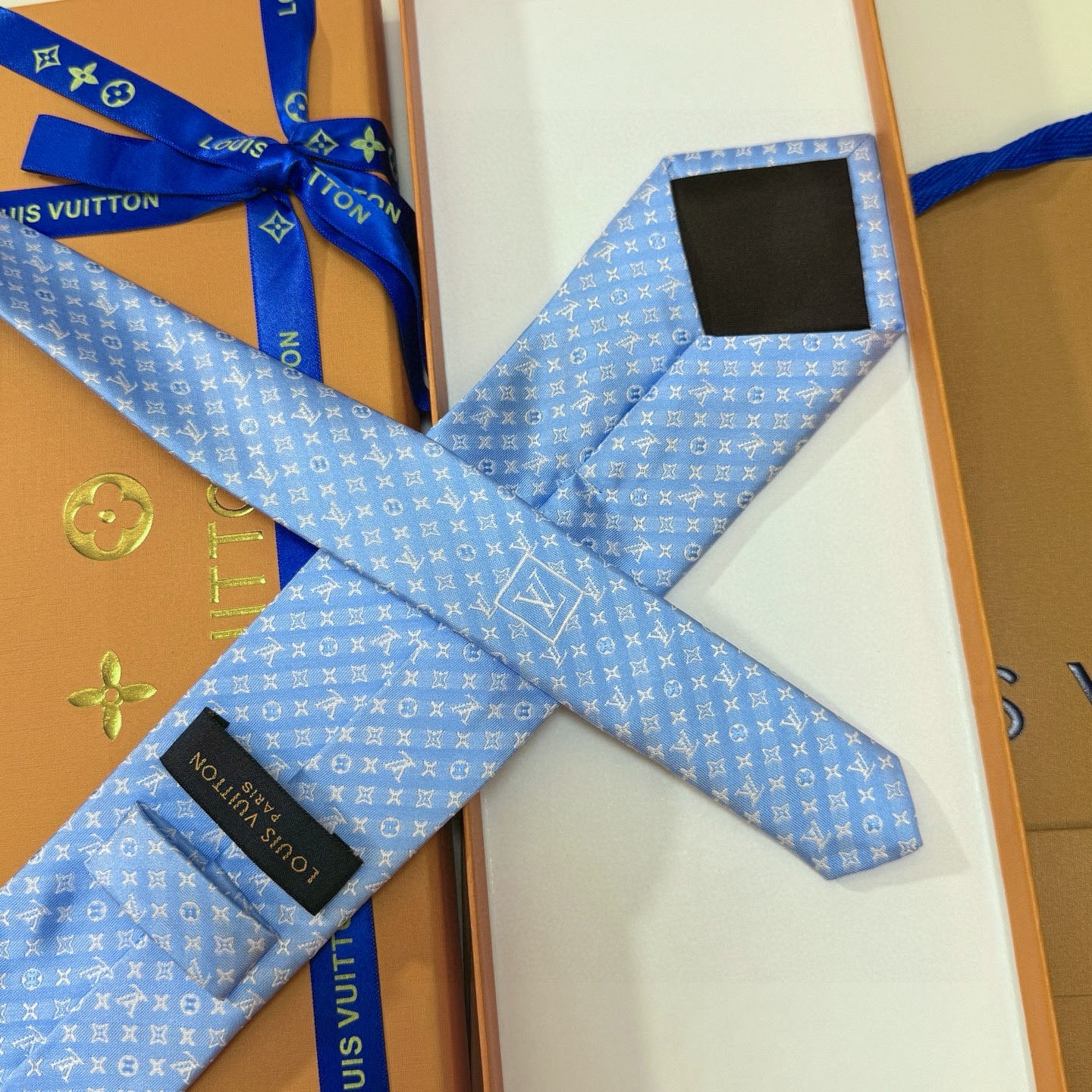 特价特价P男士领带系列【L标识花纹领带】👔👔，稀有😻😻Monogram Classic领带将经典路易威登