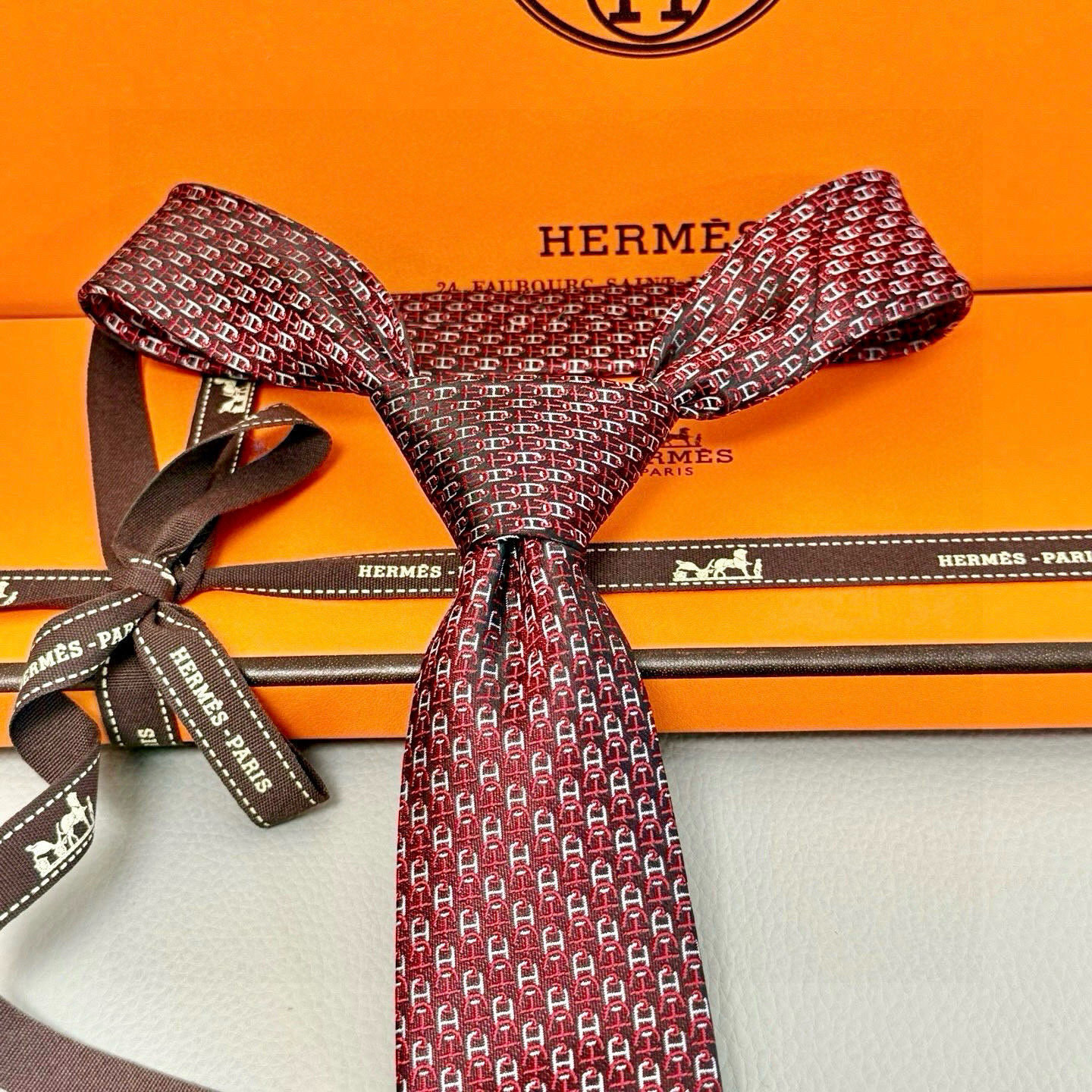 💖特价特价P👨‍⚖👨‍✈ 男士新款领带系列【H双色链环领带】👔👔，稀有H家每年都有一千条不同印花的领带面