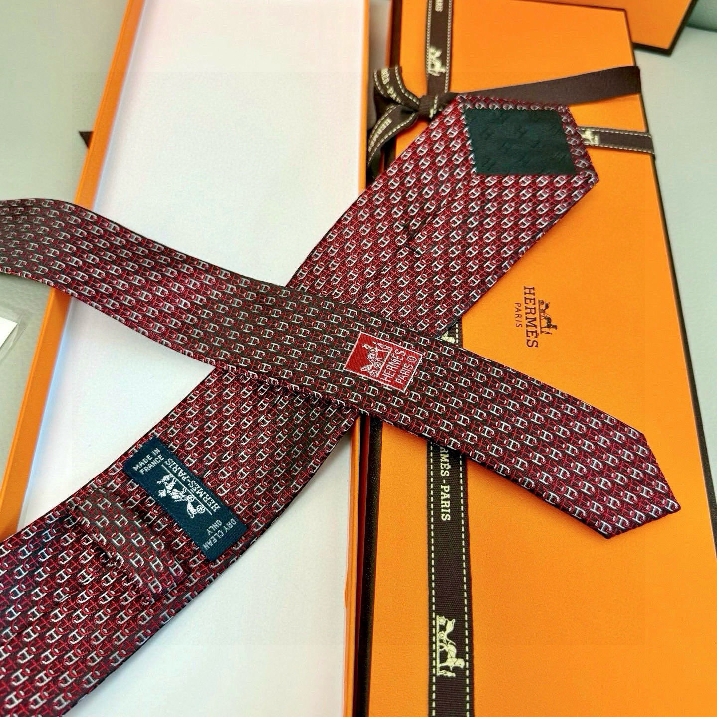 💖特价特价P👨‍⚖👨‍✈ 男士新款领带系列【H双色链环领带】👔👔，稀有H家每年都有一千条不同印花的领带面