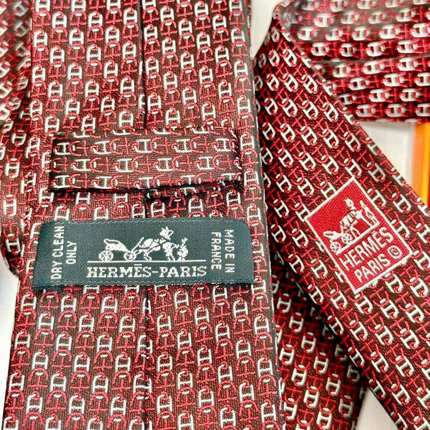 💖特价特价P👨‍⚖👨‍✈ 男士新款领带系列【H双色链环领带】👔👔，稀有H家每年都有一千条不同印花的领带面