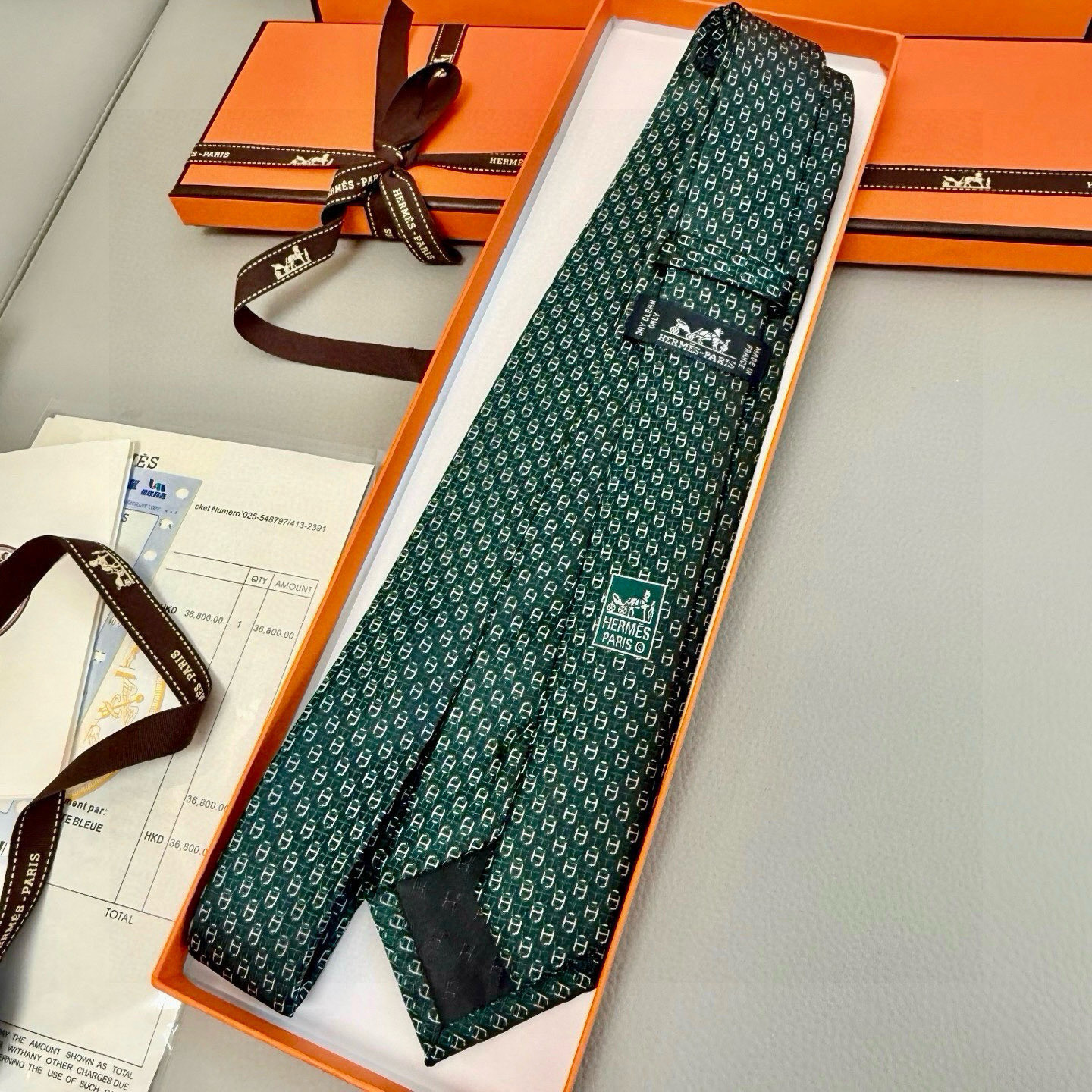 💖特价特价P👨‍⚖👨‍✈ 男士新款领带系列【H双色链环领带】👔👔，稀有H家每年都有一千条不同印花的领带面