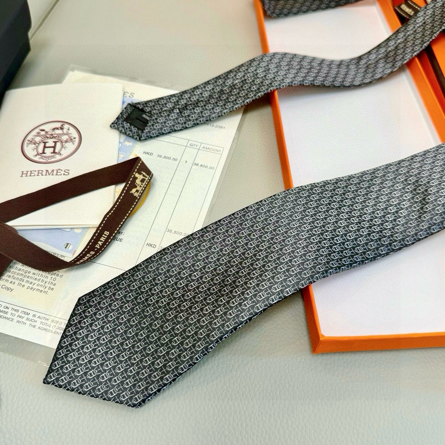 💖特价特价P👨‍⚖👨‍✈ 男士新款领带系列【H双色链环领带】👔👔，稀有H家每年都有一千条不同印花的领带面