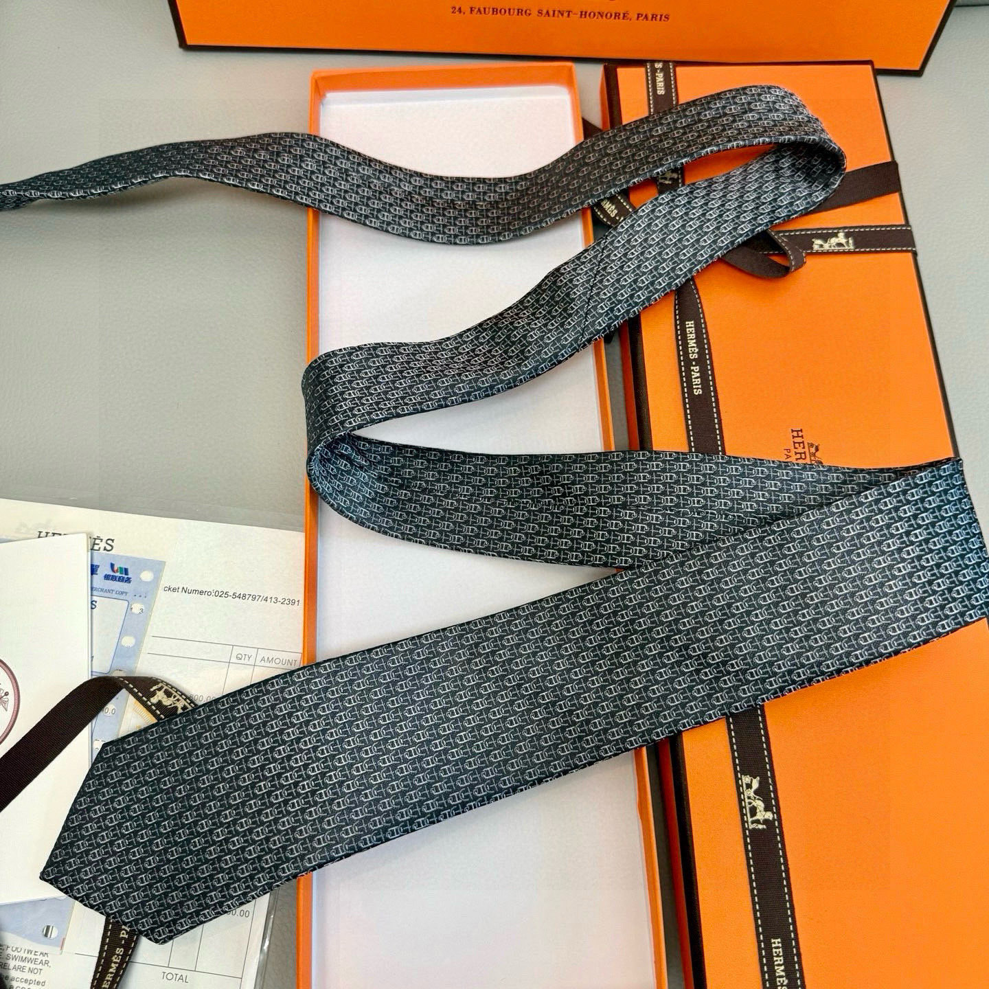 💖特价特价P👨‍⚖👨‍✈ 男士新款领带系列【H双色链环领带】👔👔，稀有H家每年都有一千条不同印花的领带面