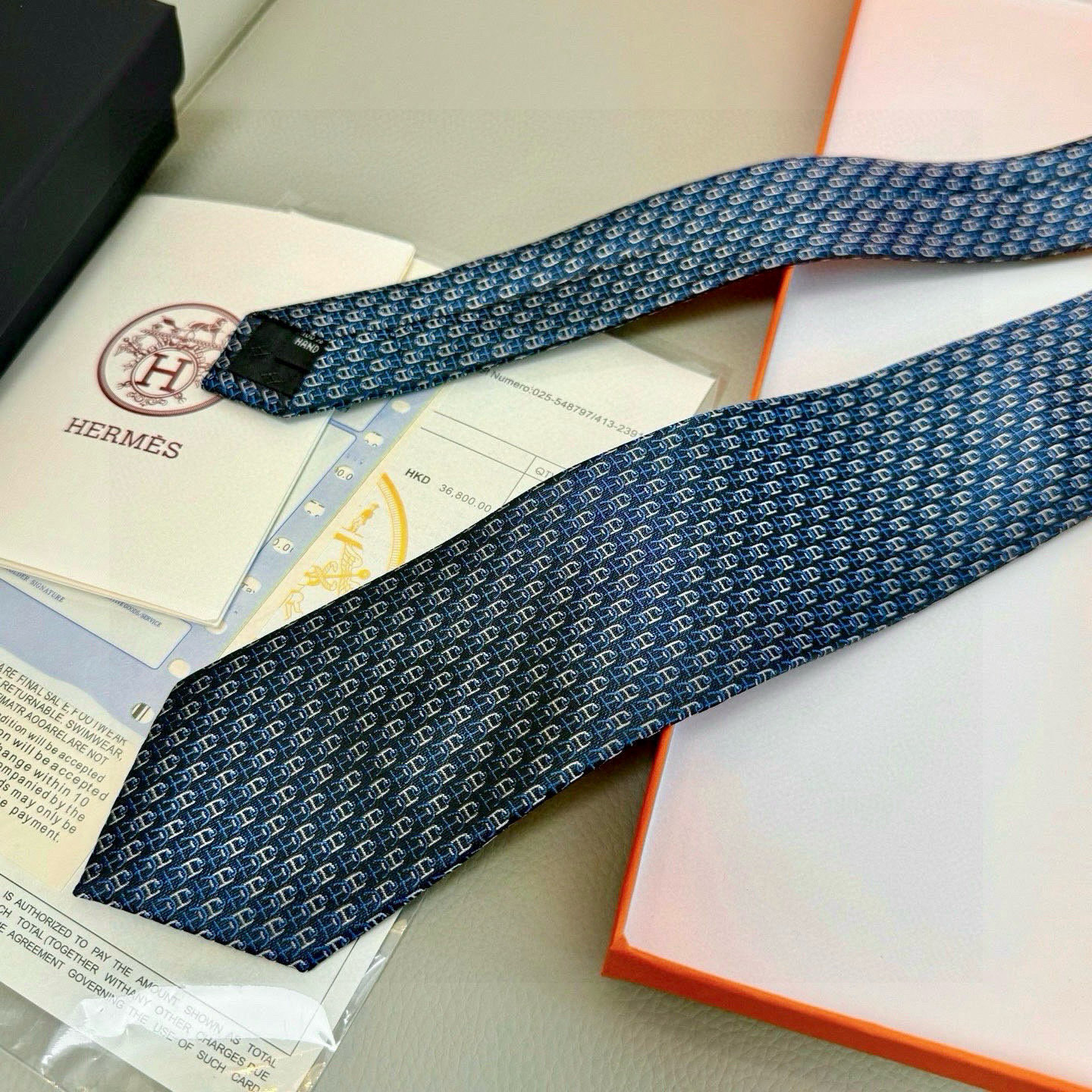 💖特价特价P👨‍⚖👨‍✈ 男士新款领带系列【H双色链环领带】👔👔，稀有H家每年都有一千条不同印花的领带面