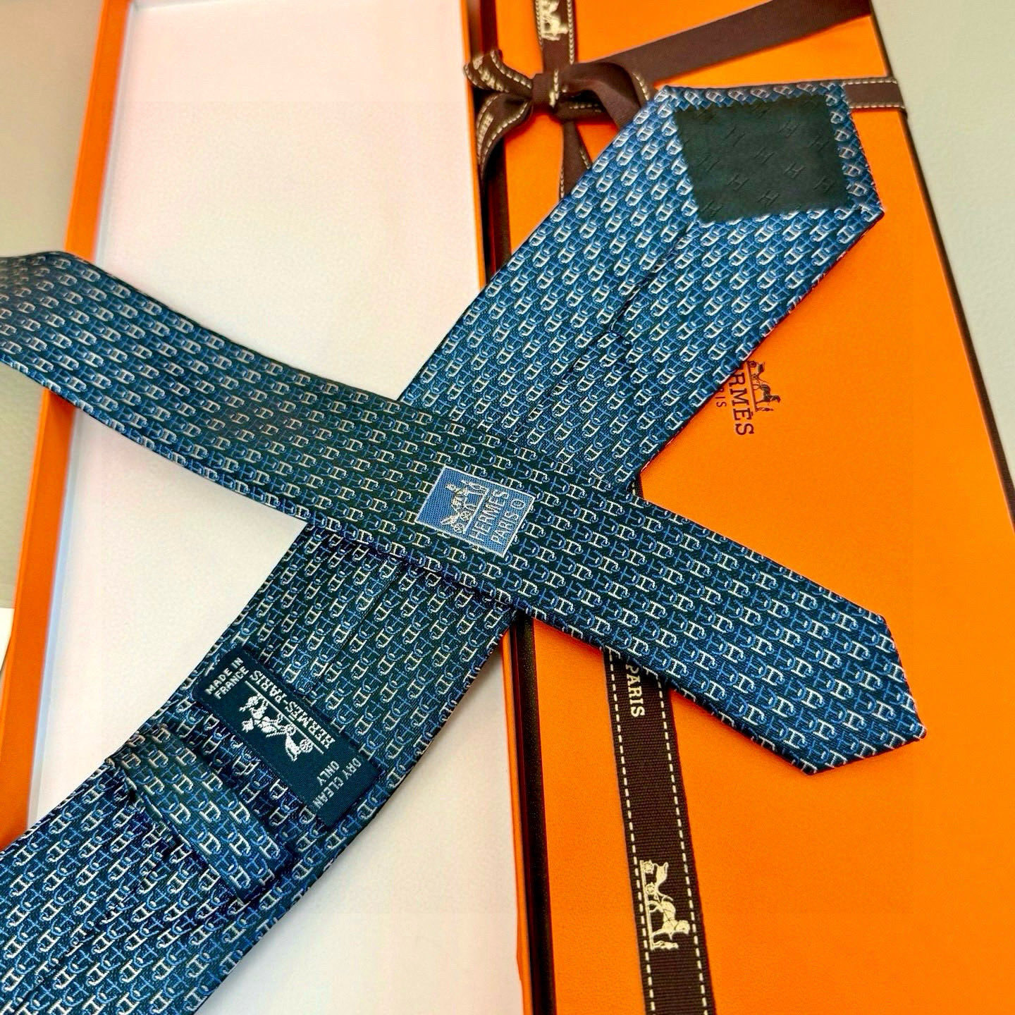 💖特价特价P👨‍⚖👨‍✈ 男士新款领带系列【H双色链环领带】👔👔，稀有H家每年都有一千条不同印花的领带面