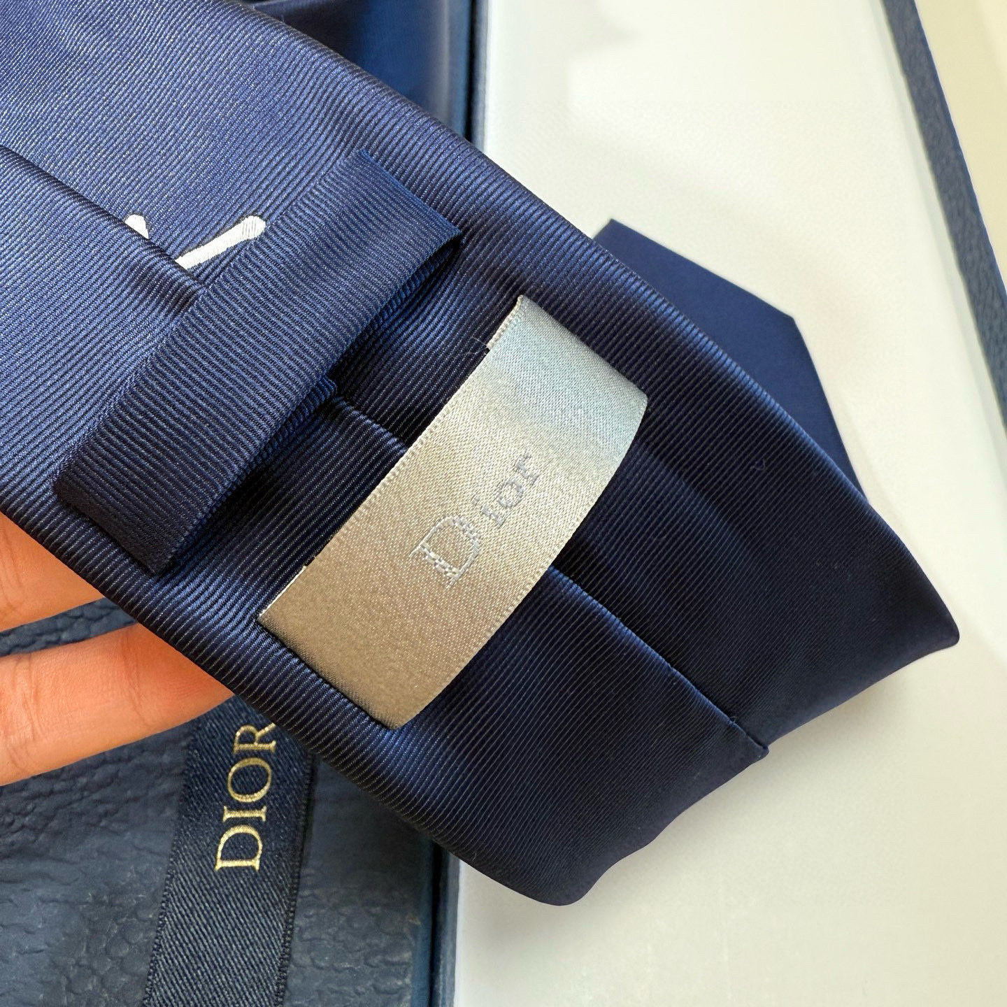 特价特价P爆款到👏👏新款迪奥领带 👔👔Dior男士稀有😻😻展现精湛手工与时尚优雅的理想选择，这款采用DO