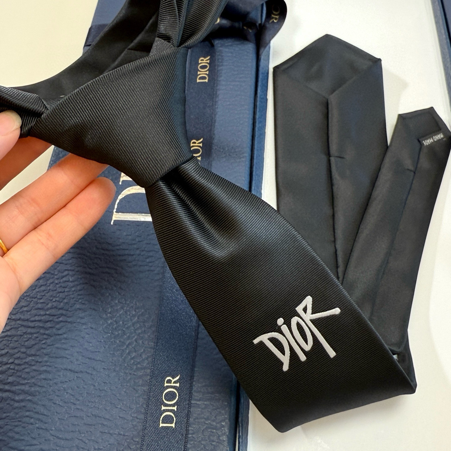 特价特价P爆款到👏👏新款迪奥领带 👔👔Dior男士稀有😻😻展现精湛手工与时尚优雅的理想选择，这款采用DO