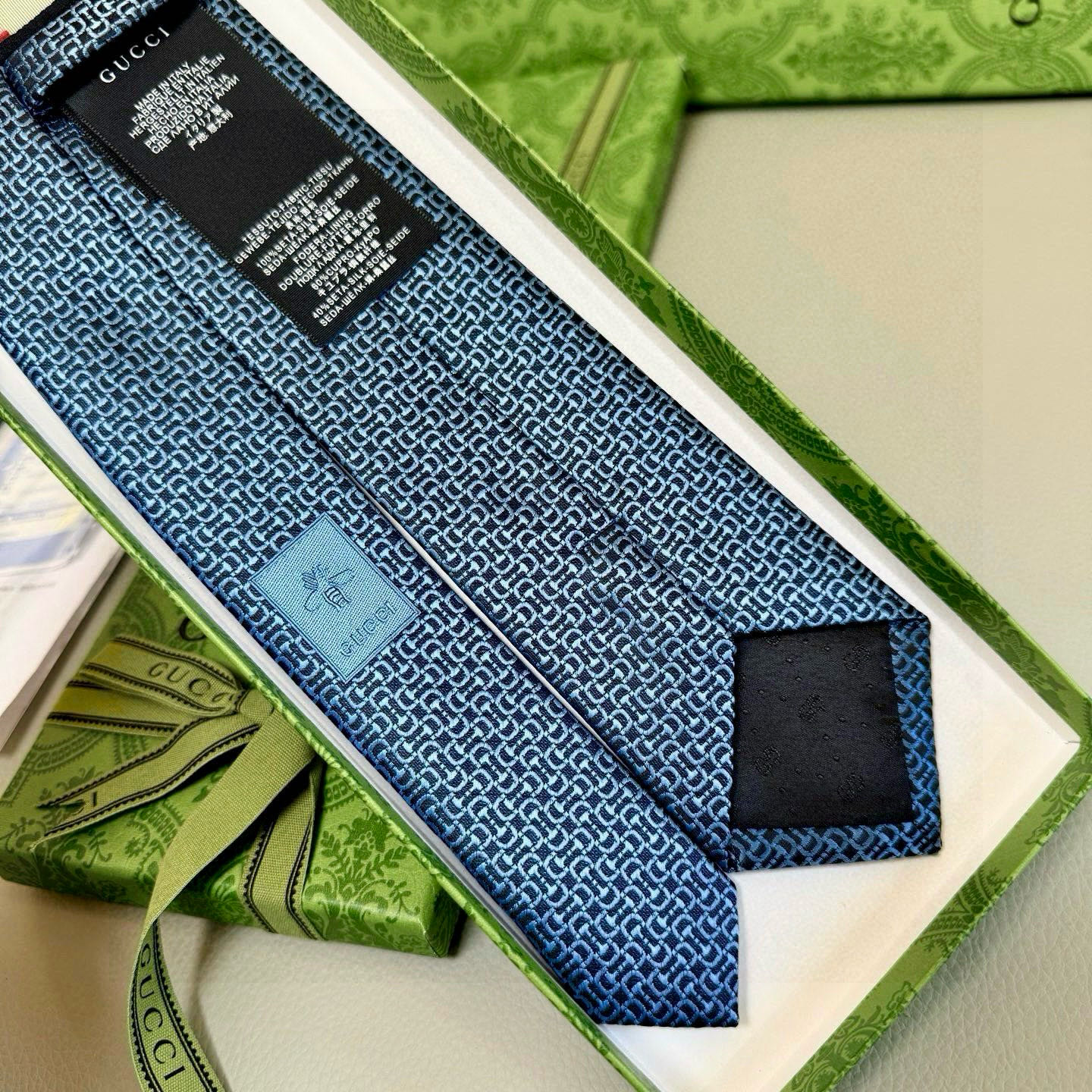 特价💰男士新款领带系列【镂空H字母领带】👔👔，稀有H家每年都有一千条不同印花的领带面世，从最初的多以几何