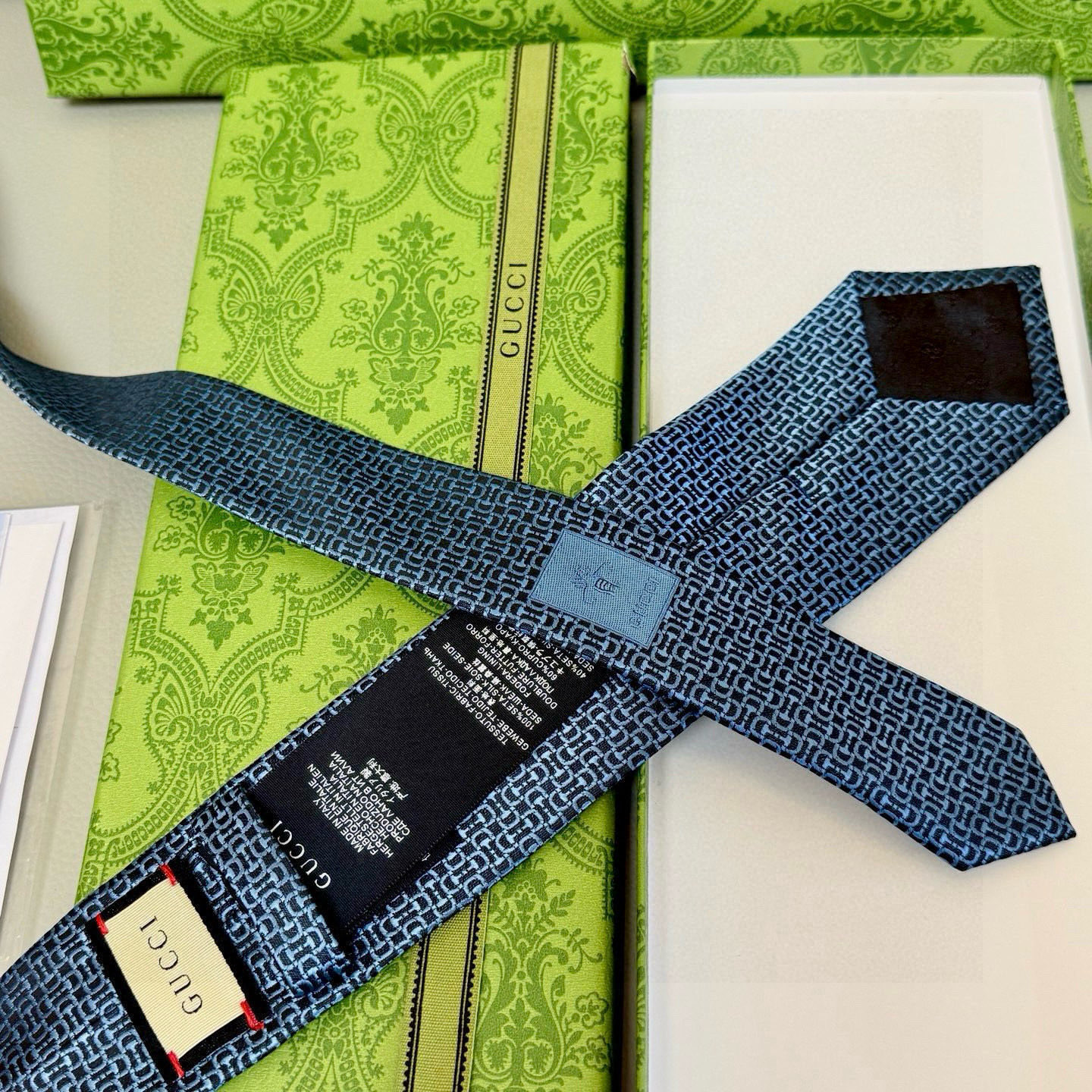 特价💰男士新款领带系列【镂空H字母领带】👔👔，稀有H家每年都有一千条不同印花的领带面世，从最初的多以几何