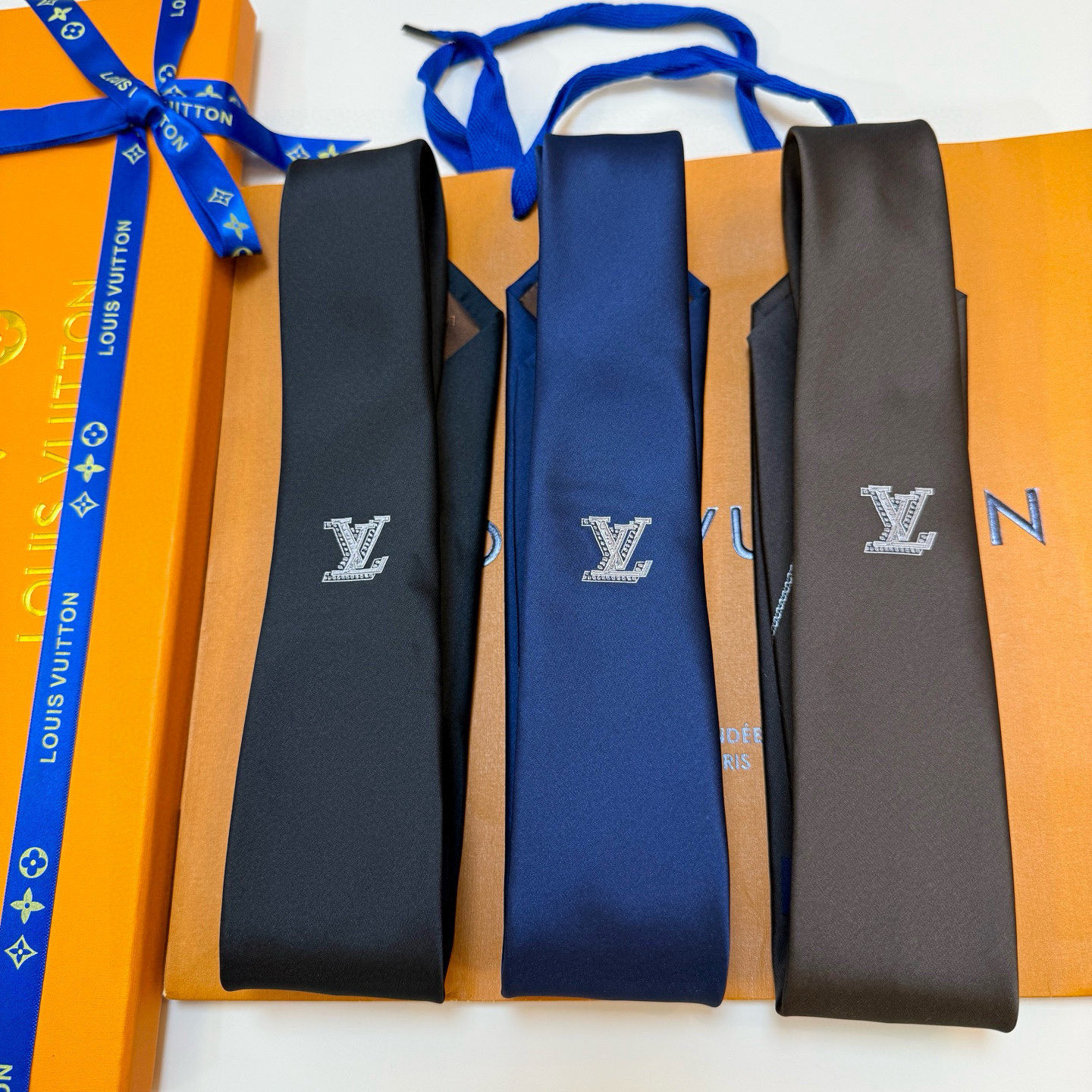 特价💰LV官方新款男士领带系列【Lv字母提花领带】👔👔，稀有😻😻展现精湛手工与时尚优雅的理想选择，这款领