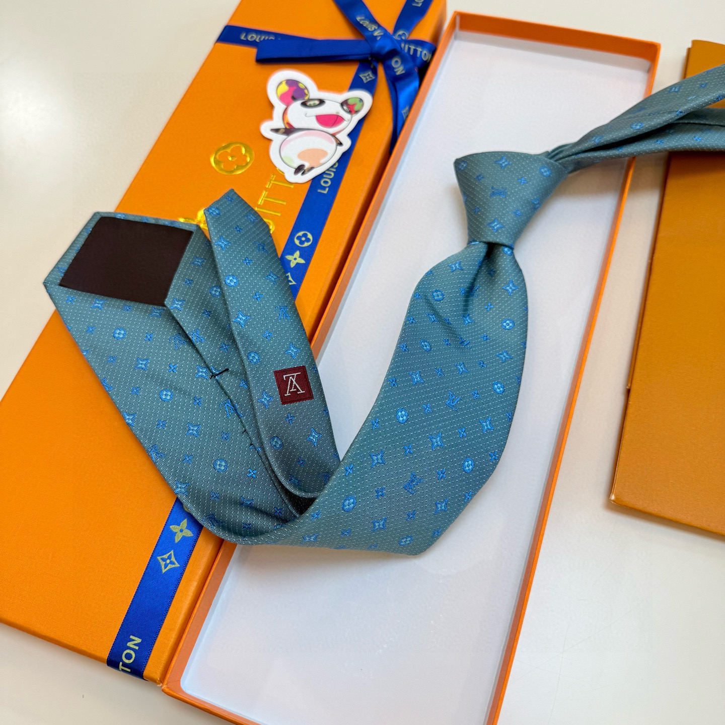 特价。LV男士领带系列【L老花字母提花领带】👔👔，稀有😻😻展现精湛手工与时尚优雅的理想选择，这款领带将标