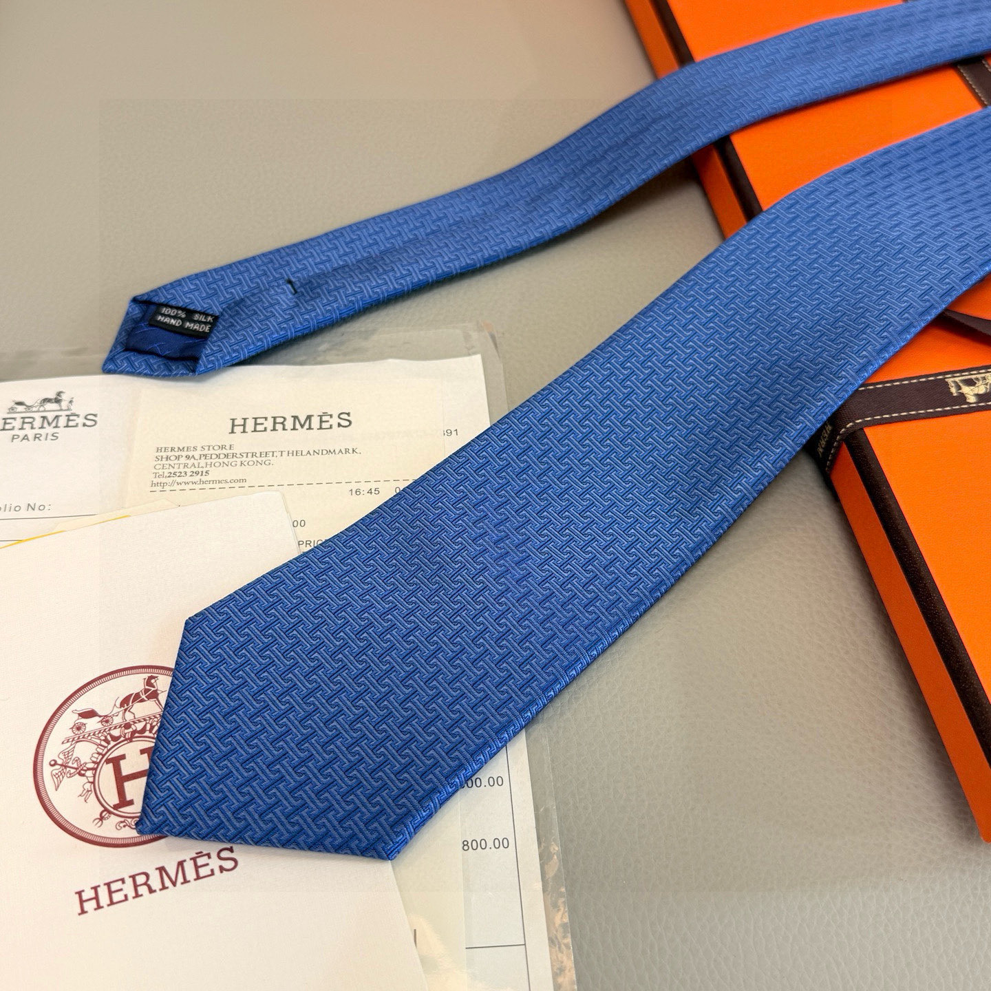 特价。官方同步新款男士领带，【H标志图案领带】👔👔，稀有H家每年都有一千条不同印花的领带面世，从最初的多