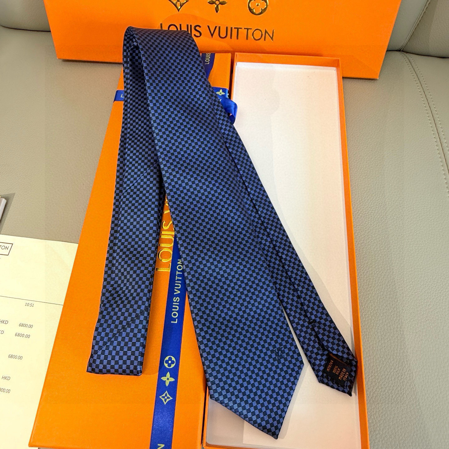 特价。男士领带系列【LV方格领带】👔👔，稀有😻😻展现精湛手工与时尚优雅的理想选择，这款领带将标志性的Da