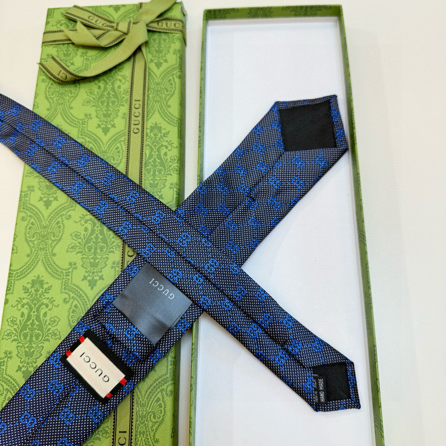 特价。古奇官方同步新款，稀有采用经典小G LOGO提花展现精湛手工与时尚优雅的理想选择，这款领带将标志性