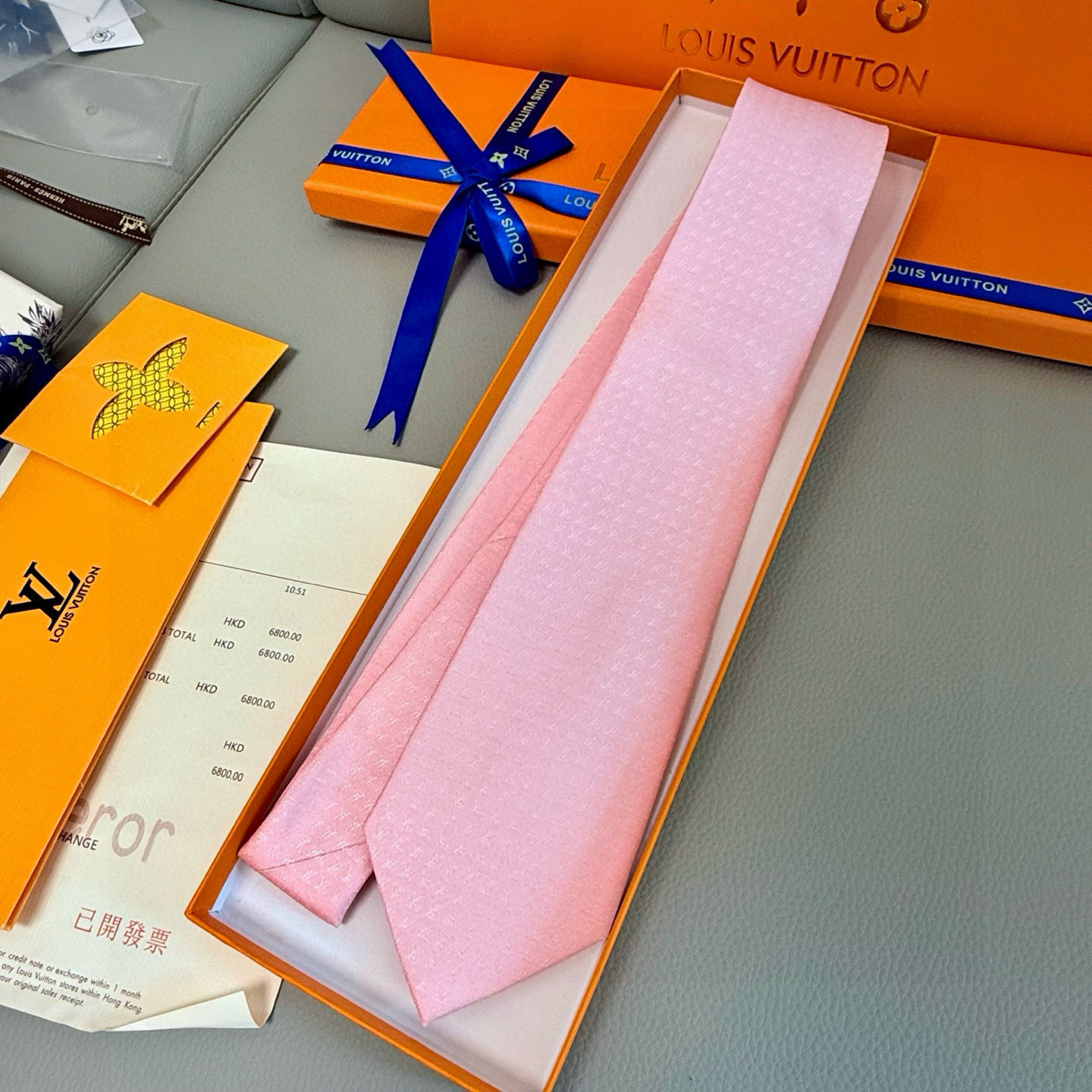 特价。男士领带系列【L字母标识领带】👔👔，稀有😻😻展现精湛手工与时尚优雅的理想选择，此款真丝织就的Dia