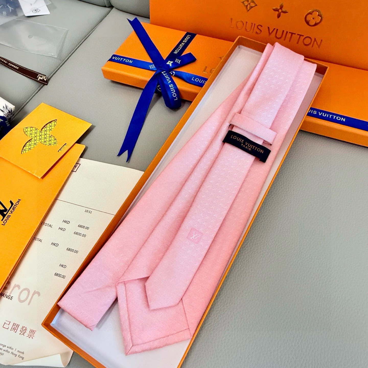 特价。男士领带系列【L字母标识领带】👔👔，稀有😻😻展现精湛手工与时尚优雅的理想选择，此款真丝织就的Dia