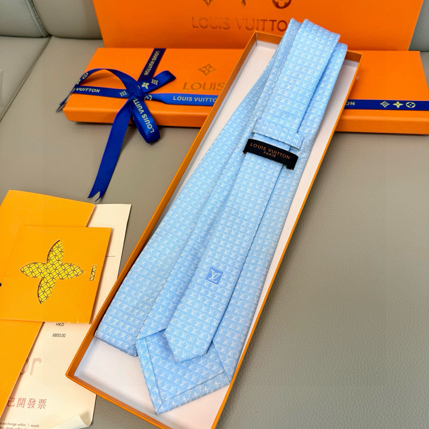 特价。男士领带系列【L字母标识领带】👔👔，稀有😻😻展现精湛手工与时尚优雅的理想选择，此款真丝织就的Dia