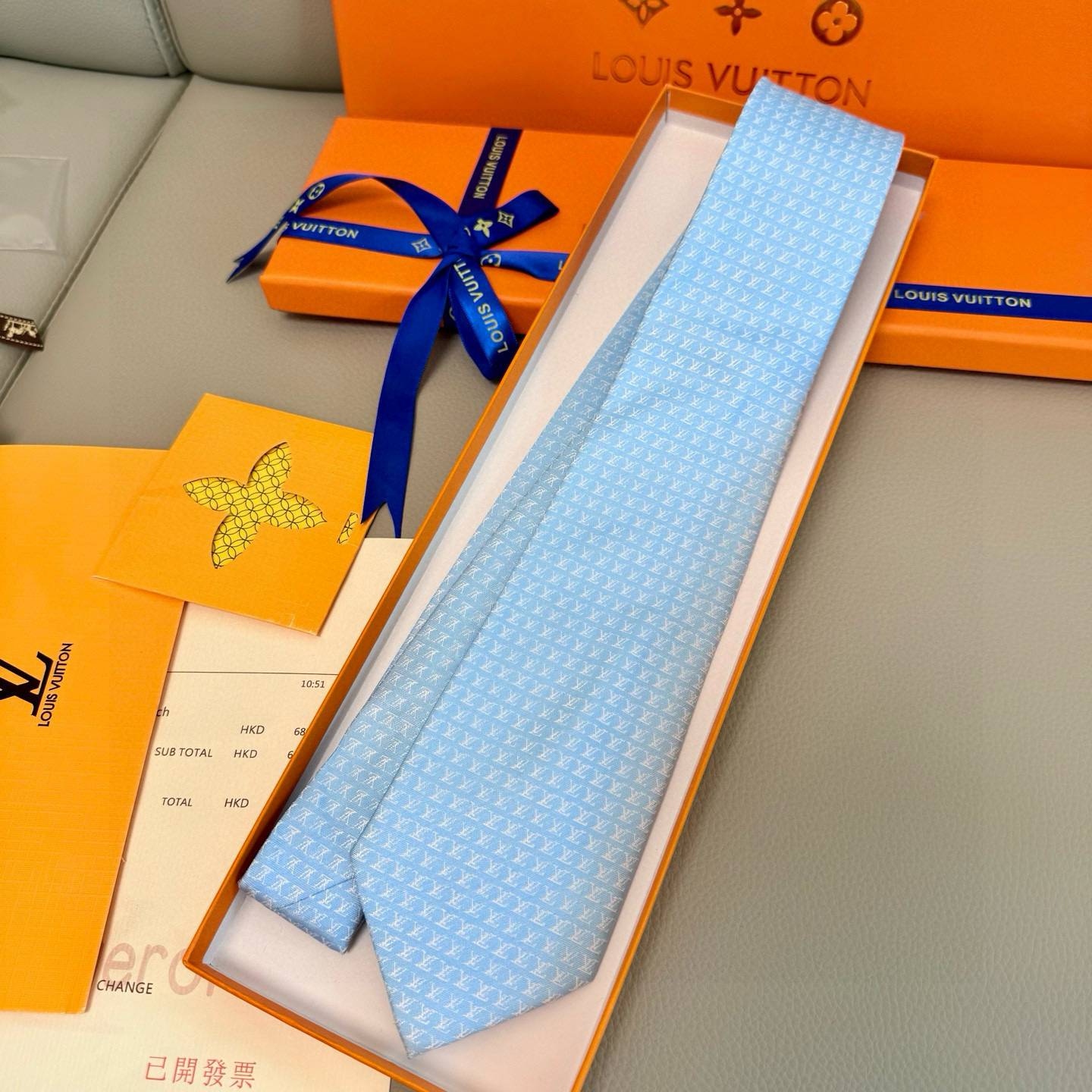 特价。男士领带系列【L字母标识领带】👔👔，稀有😻😻展现精湛手工与时尚优雅的理想选择，此款真丝织就的Dia