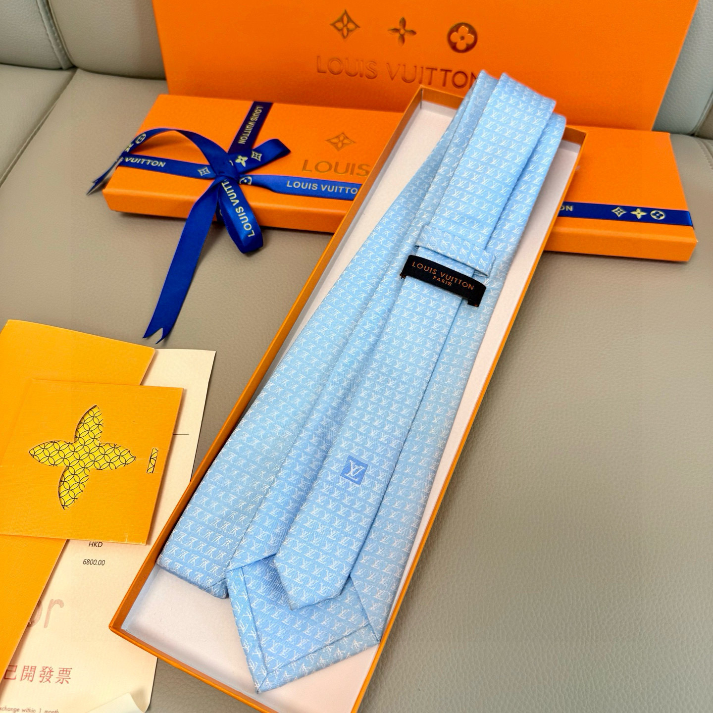 特价。男士领带系列【L字母标识领带】👔👔，稀有😻😻展现精湛手工与时尚优雅的理想选择，此款真丝织就的Dia