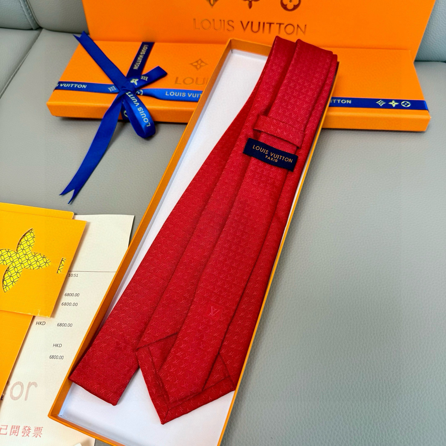 特价。男士领带系列【L字母标识领带】👔👔，稀有😻😻展现精湛手工与时尚优雅的理想选择，此款真丝织就的Dia
