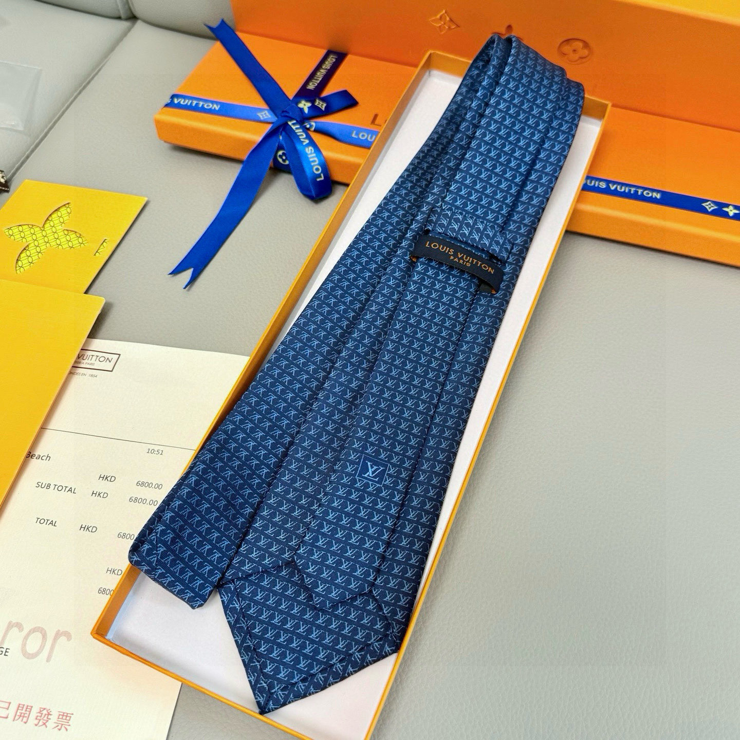 特价。男士领带系列【L字母标识领带】👔👔，稀有😻😻展现精湛手工与时尚优雅的理想选择，此款真丝织就的Dia