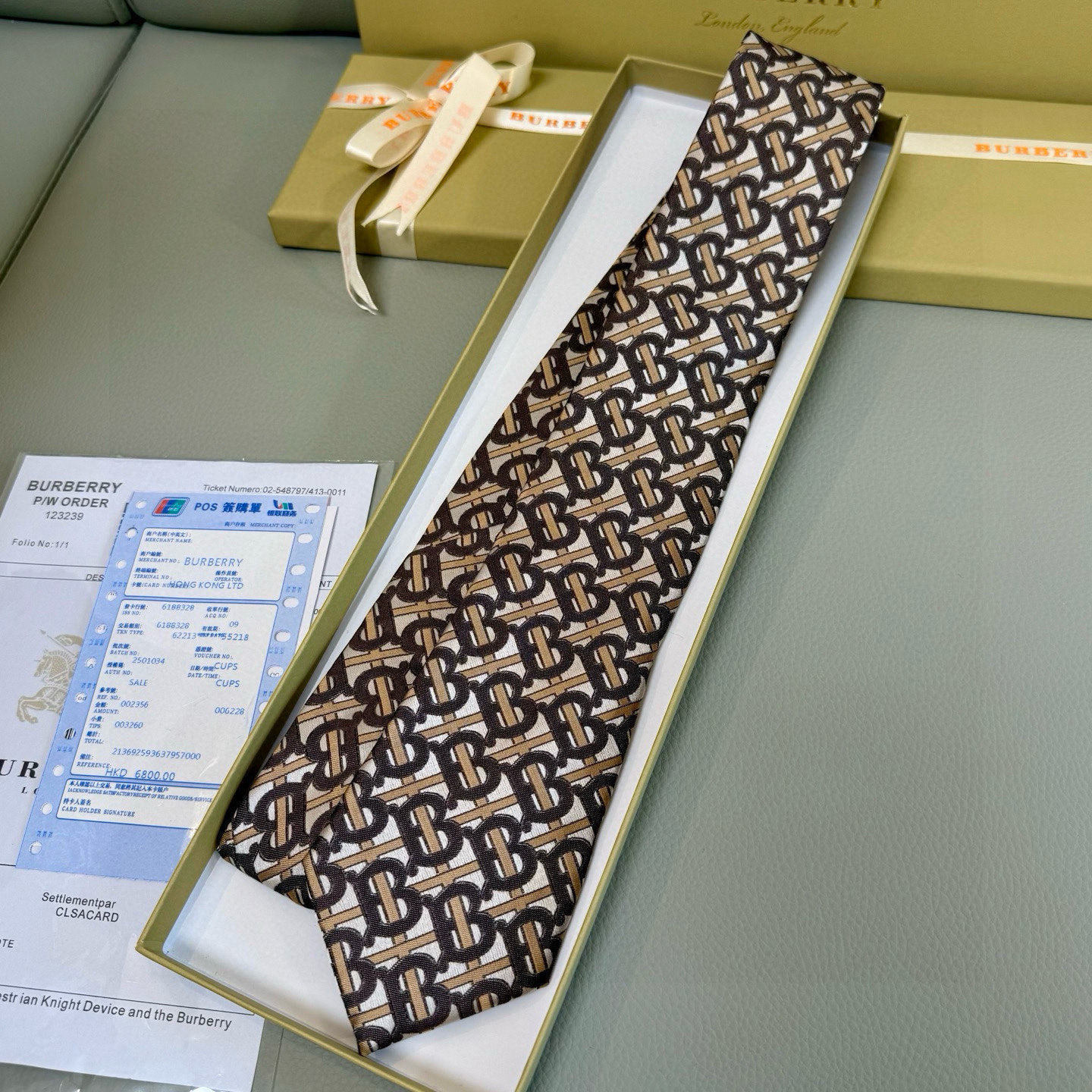 特价特价P巴宝莉男士领带 爆款TB标志领带👔👔，稀有😻😻展现精湛手工与时尚优雅的理想选择，这款采用B家最